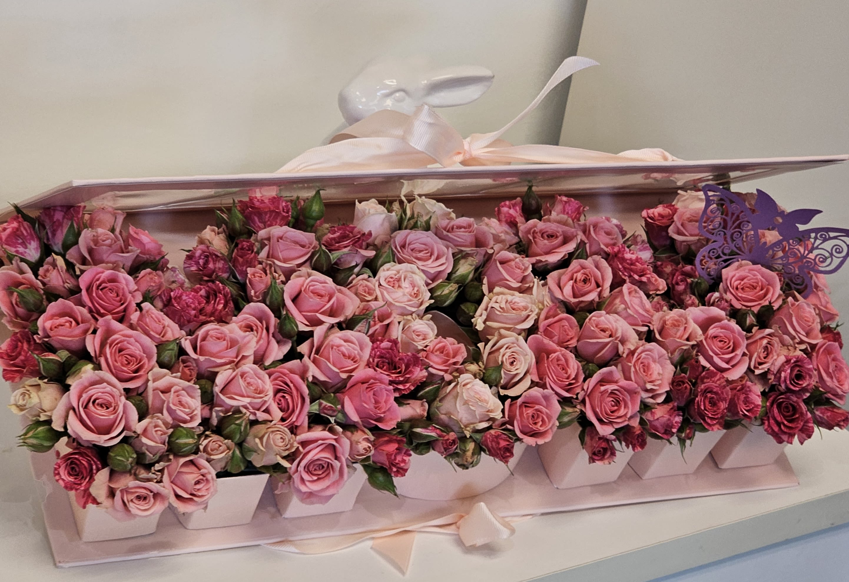 Beautiful arrangement   'MOM' - This arrangement for your beautiful MOM'S.