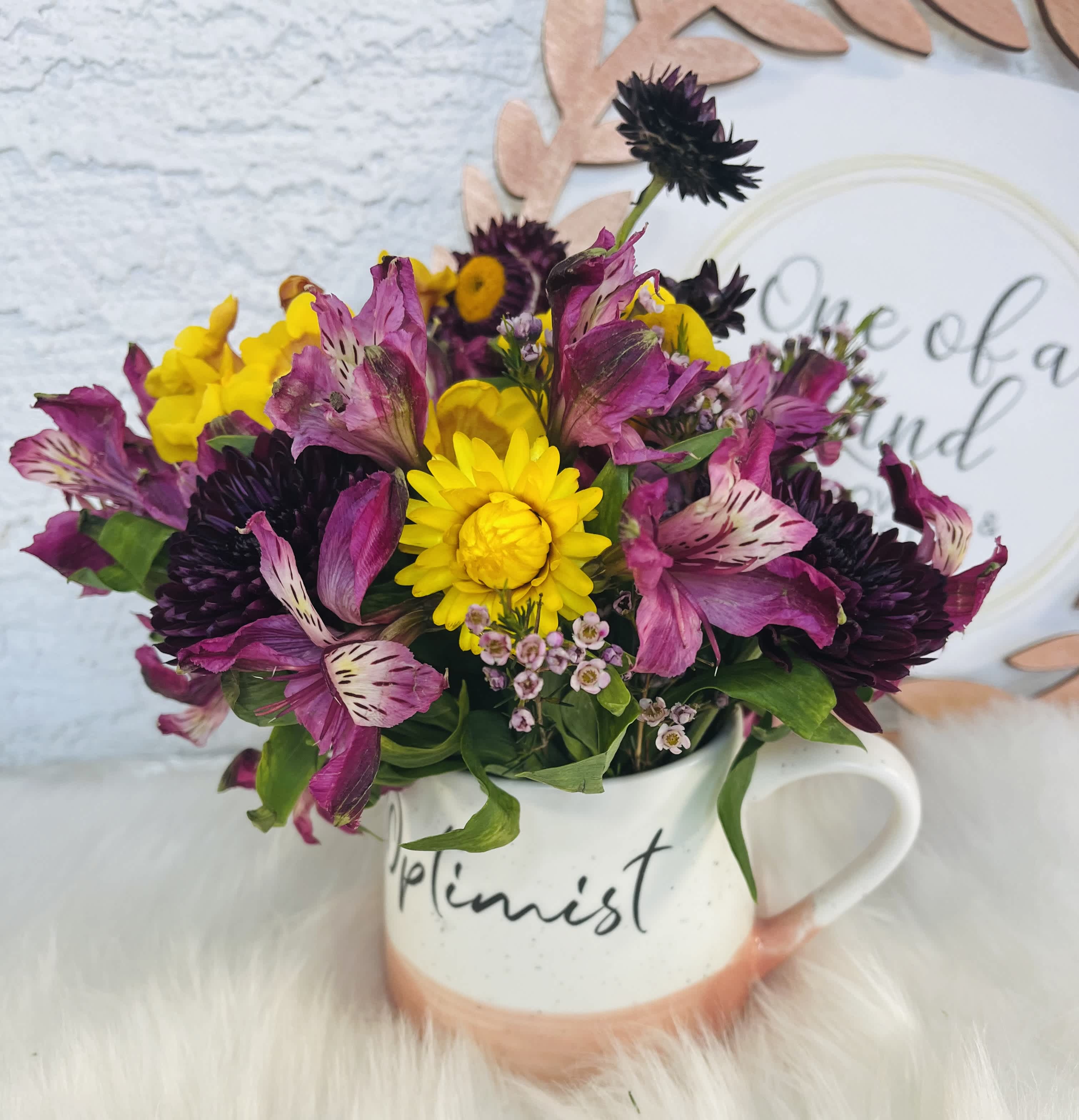 Optimist cup - With our special and unique creations we want to touch the heart of each person who receives one of our arrangements. We have put our talent and love into each and every one of the creations