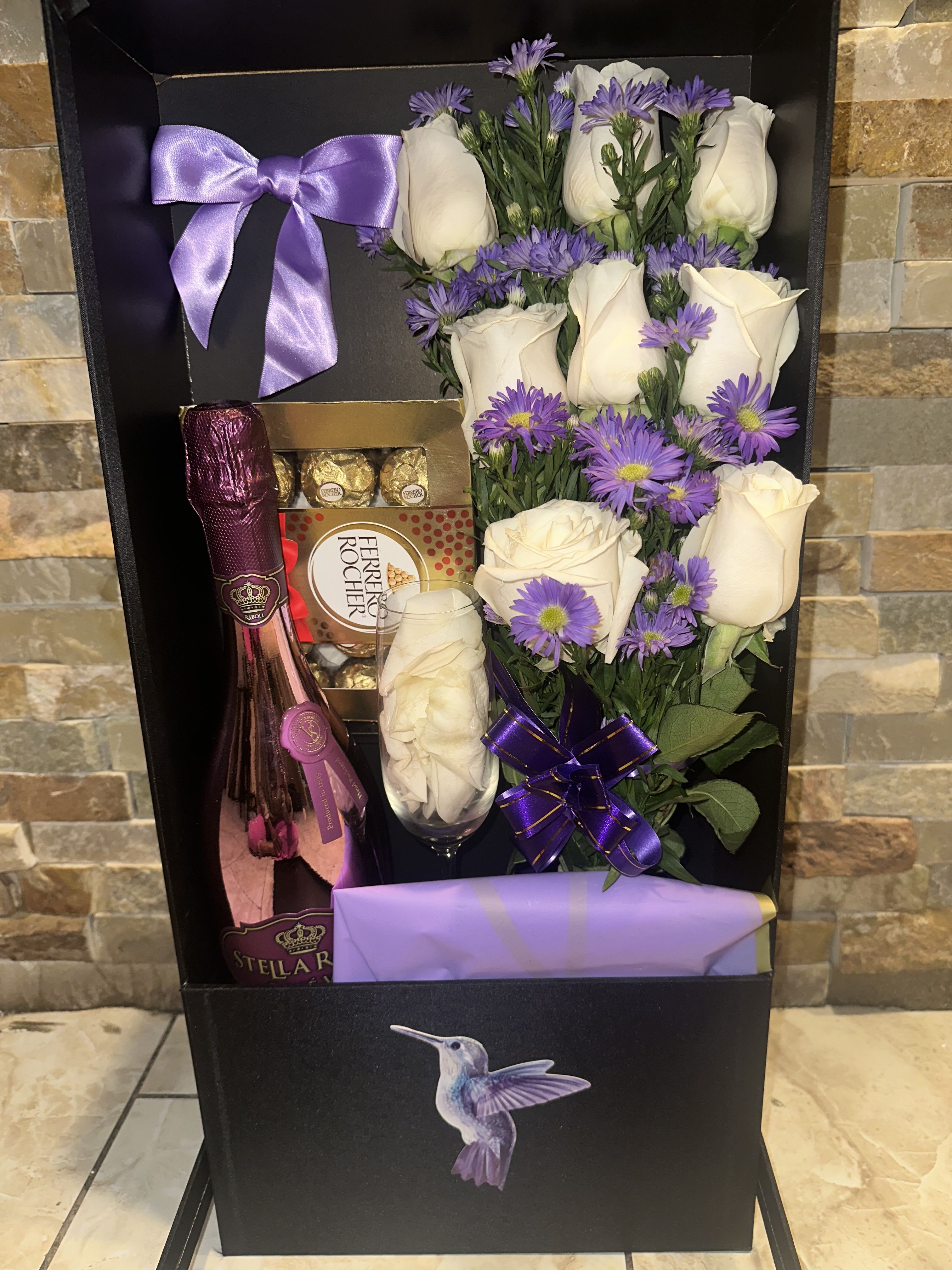 Mom gift boxe - Deluxed black box with wine, glass, chocolate and flowers just for real Queen like mom