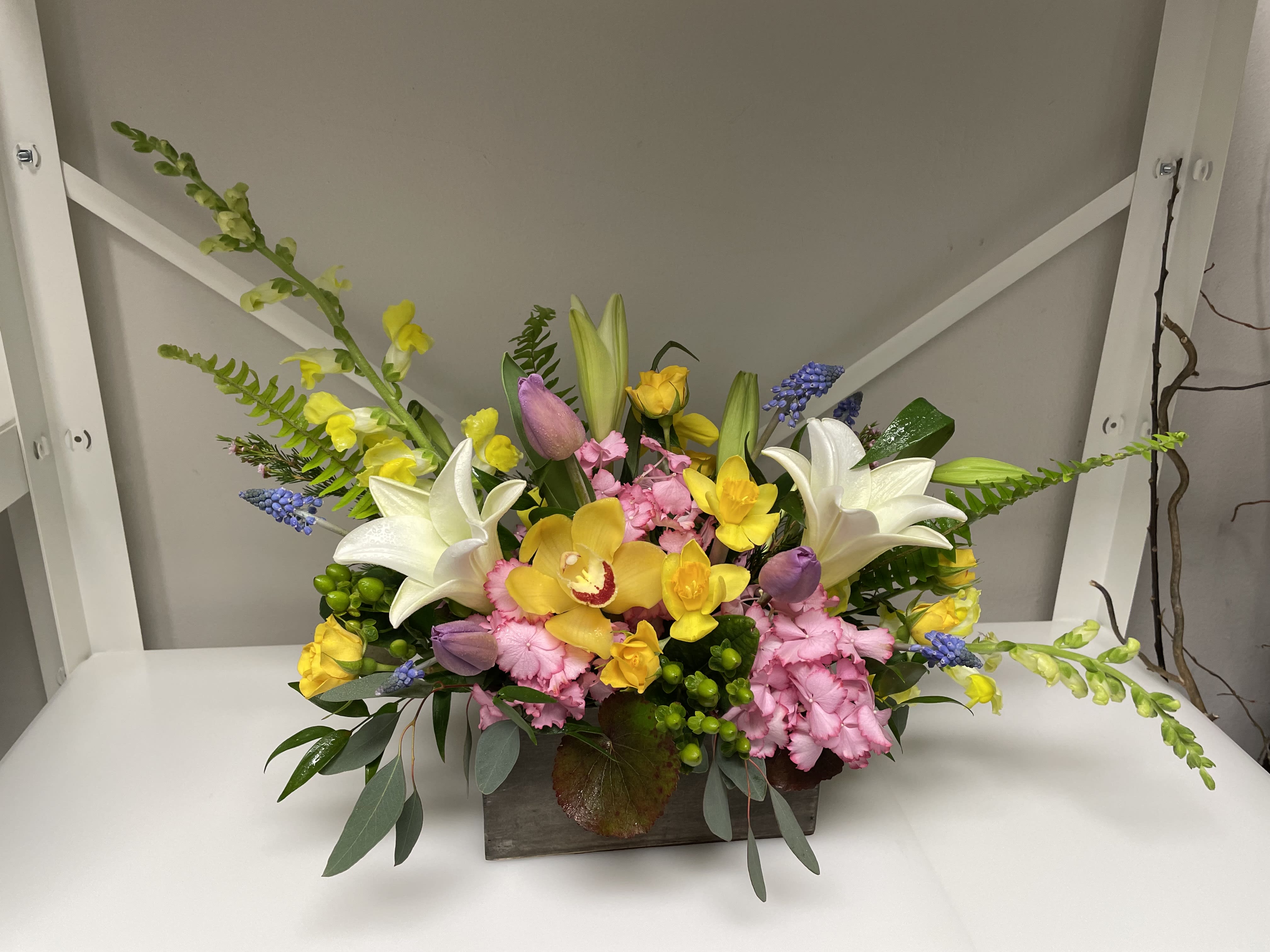 Pastel Blooms Pastel Blooms - A beautiful combination of pastel toned flowers ideal for any occasion. Note: The Hydrangea color displayed may change depending on season and availability.