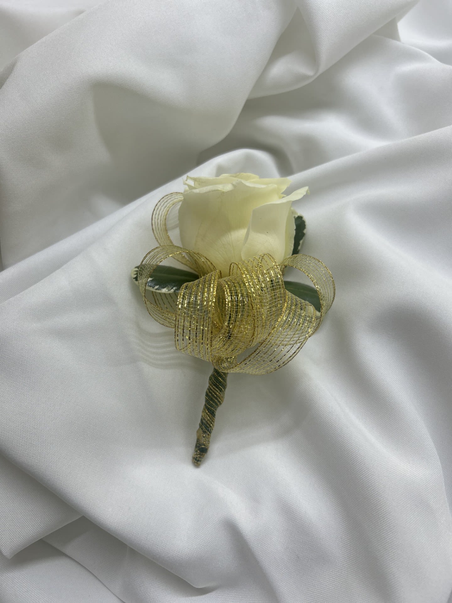 White Rose Boutonnière by BloomNation™  - Boutonnière that compliments any suit. A perfect addition for any prom, formal, or wedding event. Can also be added with babies breath.  (Color may vary. If you have a specific color in ribbon/rose or will like with or without babies breath please leave on notes)