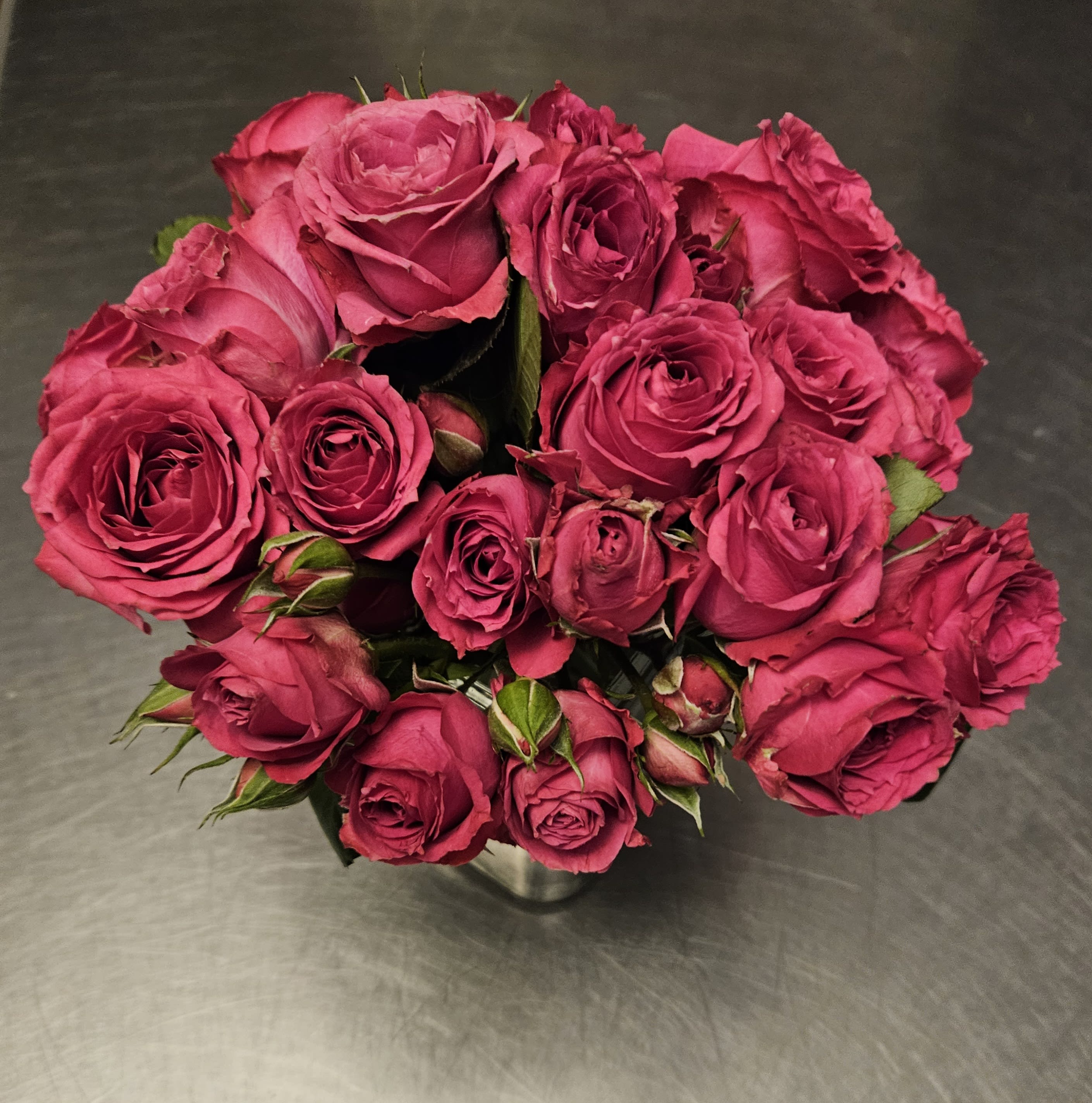 Sweet Mamma Sweet Mamma - Perfect for any occasion, an abundant bowl of sweet baby roses, (Color container may vary)