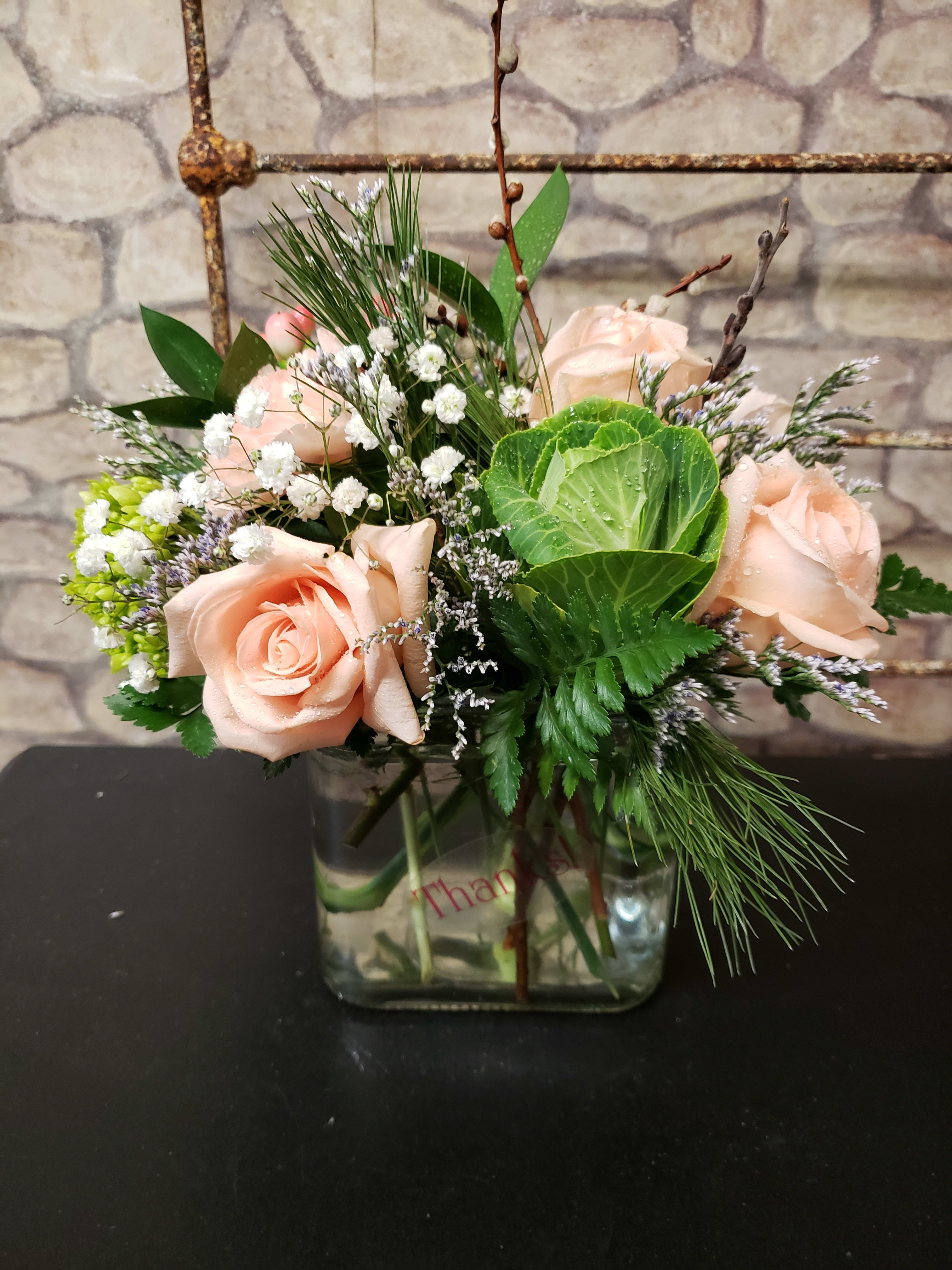 Sonya Peachy Lee Sonya Peachy Lee - YES! Peach Roses in-stock on 02/14/25 Limited availability! Sells out fast! Kale or Peach Rose's aren't always available or in stock! Peach Rose's with green Hydrangea & trix! Designer will choose market fresh varieties and colors. PINK tone, PEACH tone. Petite Ornamental Kale is VERY limited too! Cylinder or Cube, glass or ceramic based on inventory. Peach or Pink, White, Green & variety of colors. Yellow themed designs available too!