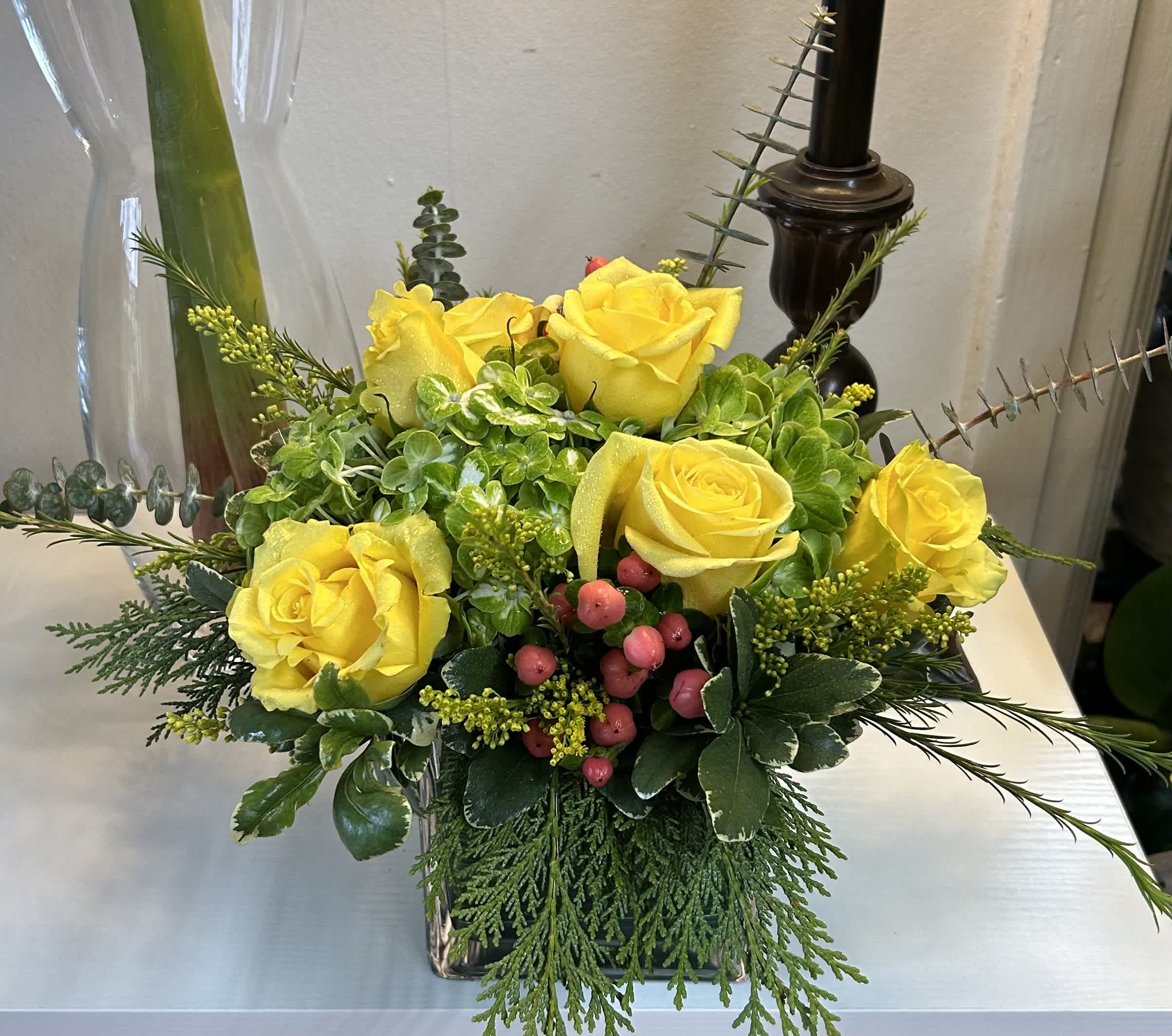 Sunshine bouquet Sunshine bouquet - Green hydrangeas, and yellow roses in a glass cube or cylinder with premium greens and filler