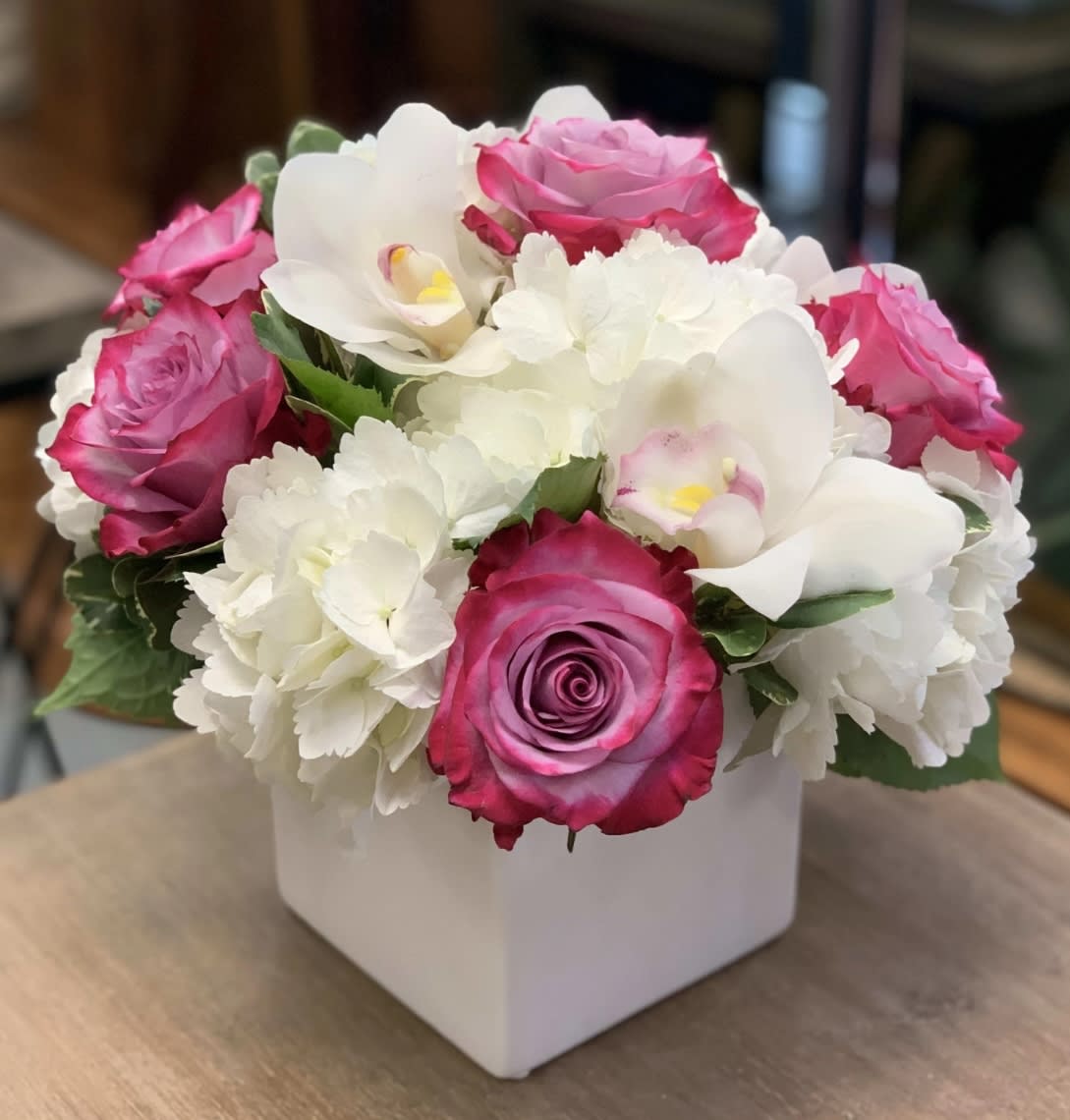 Lavender and white arrangement Lavender and white arrangement - White, hydrangeas, lavender roses, and orchids in a glass vase