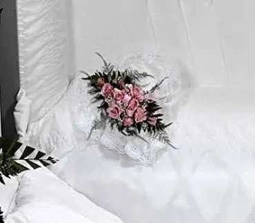 CTT58-12 - Heart Lid Decoration with pink spray roses and babies breath