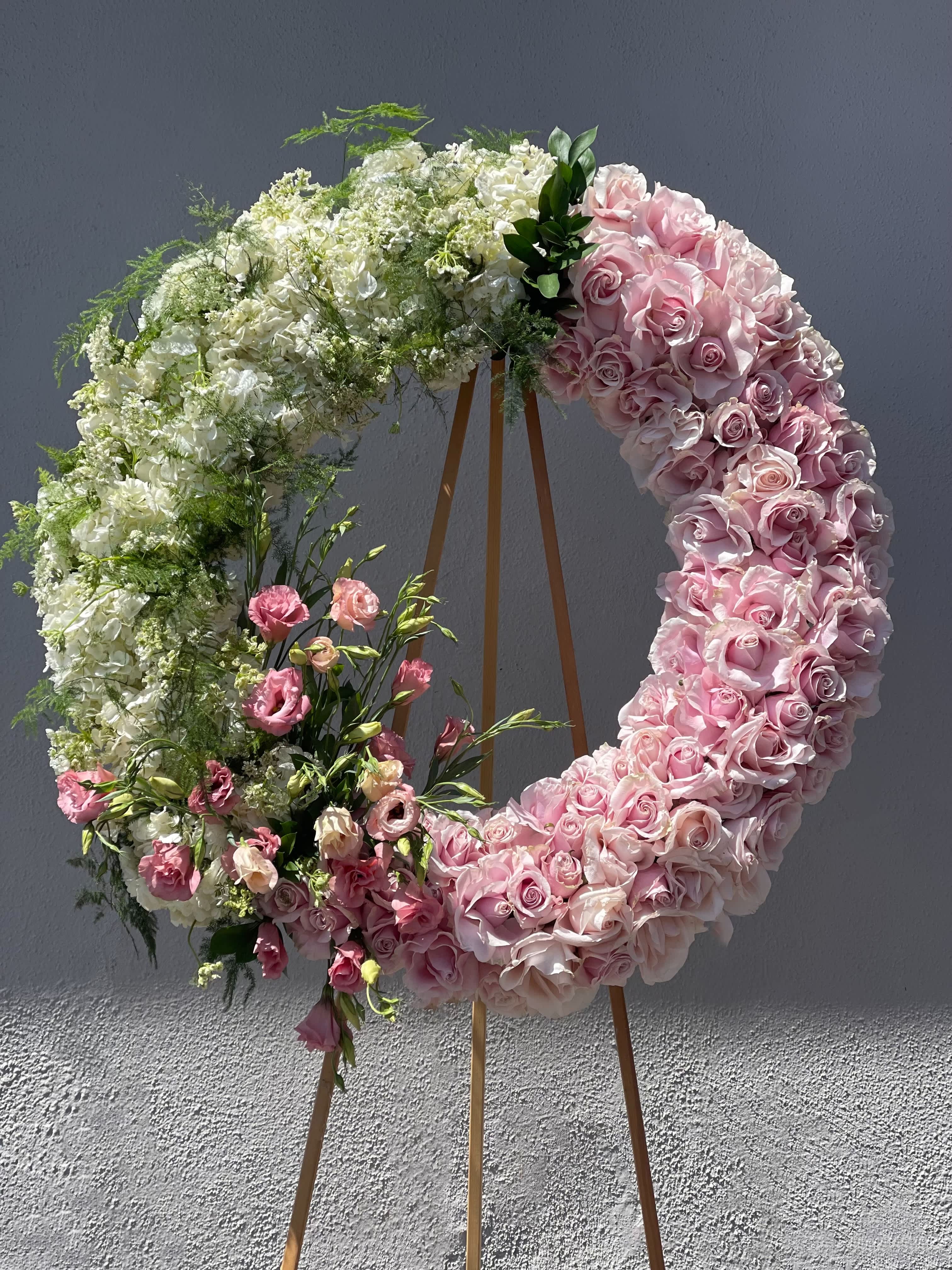 Big Circle Big Circle - Roses, Hydrangeas