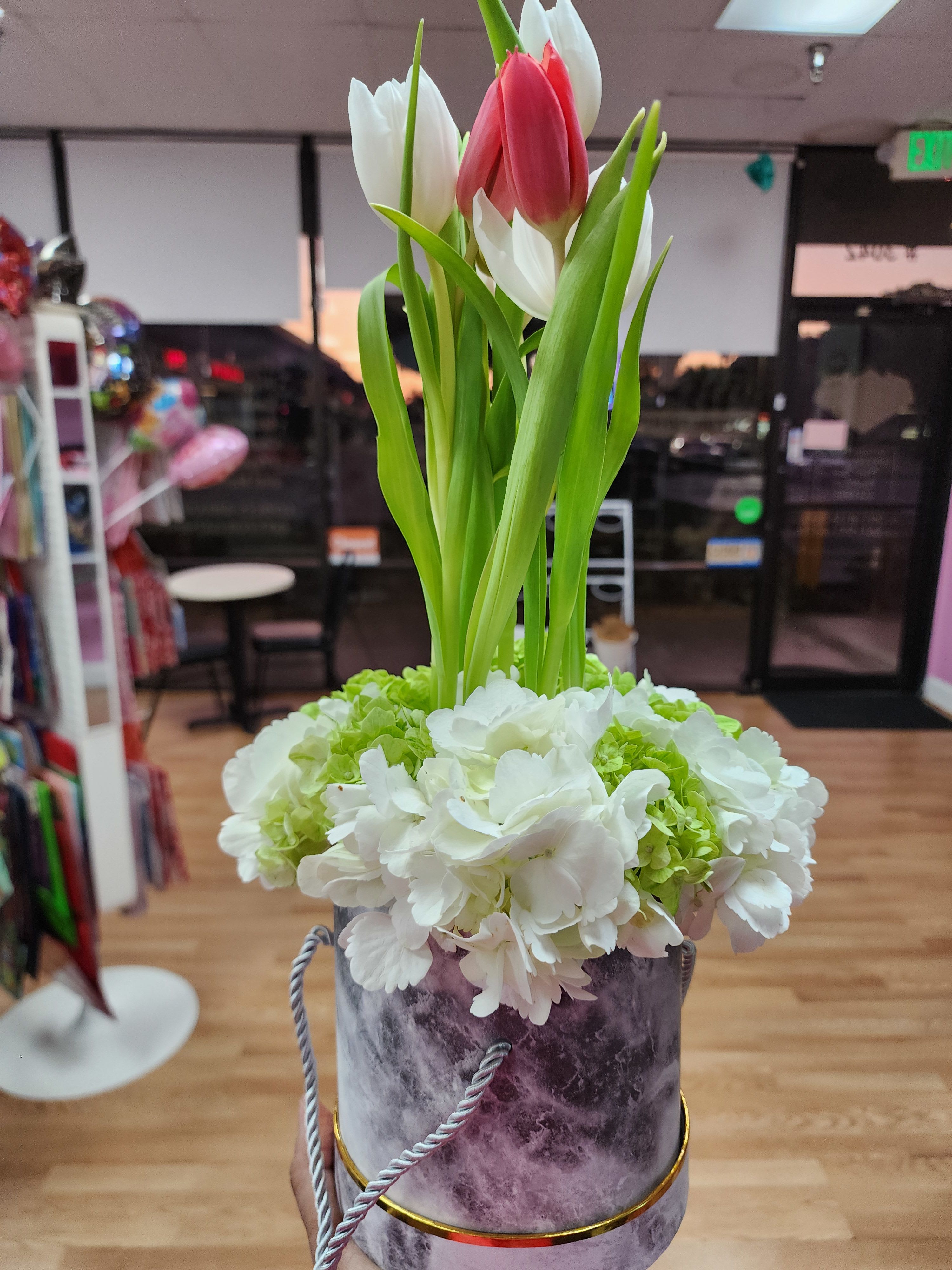 LILI Bliss - Beautifol .. For all occasions.. Tulips and differens flowers...Choose how you want it. 