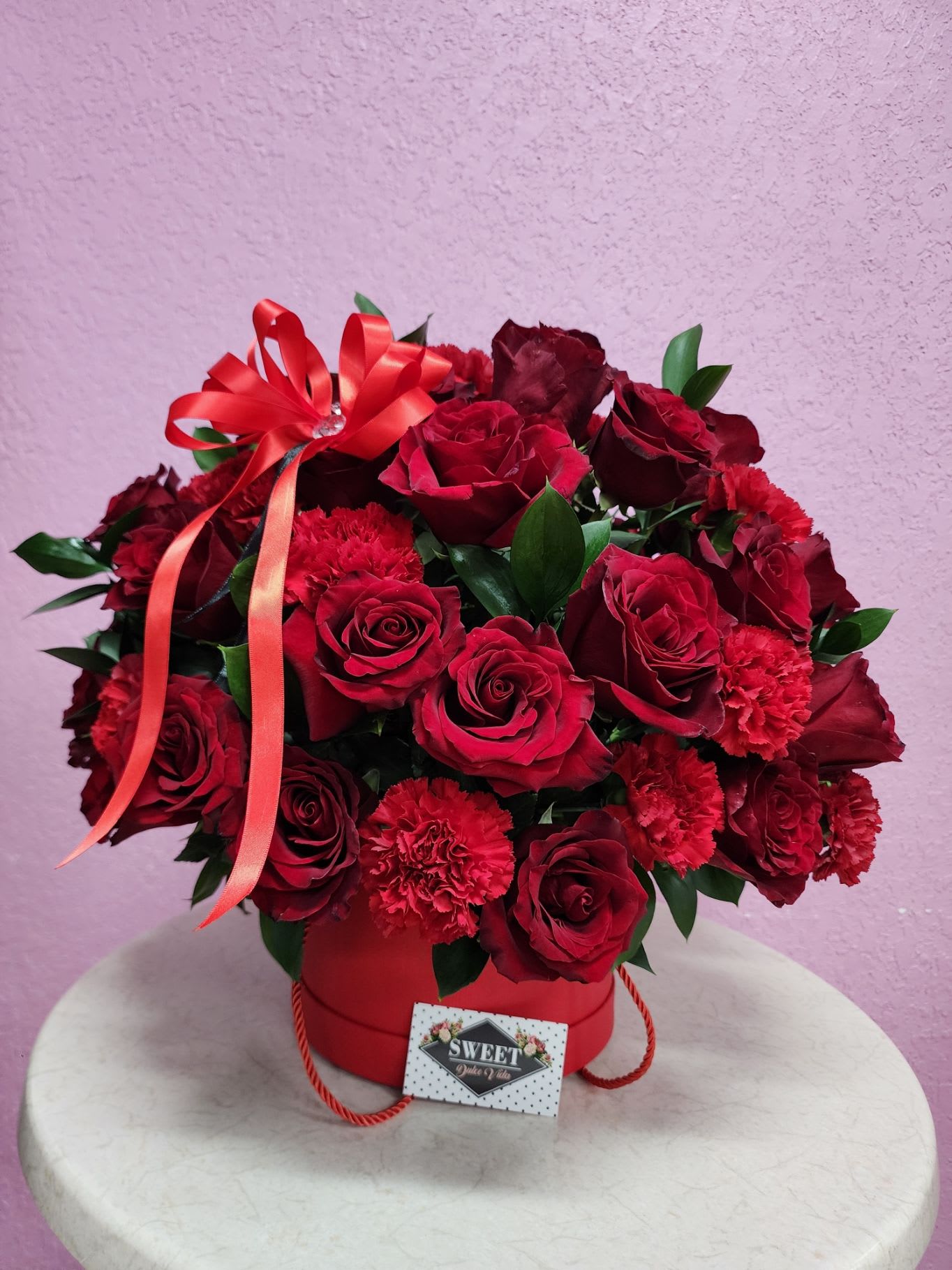 LOVE FOREVER - Beautiful Elegant ,, 50 Roses in the Beautiful Box .. Choose your color.. let me now the occasion.. 