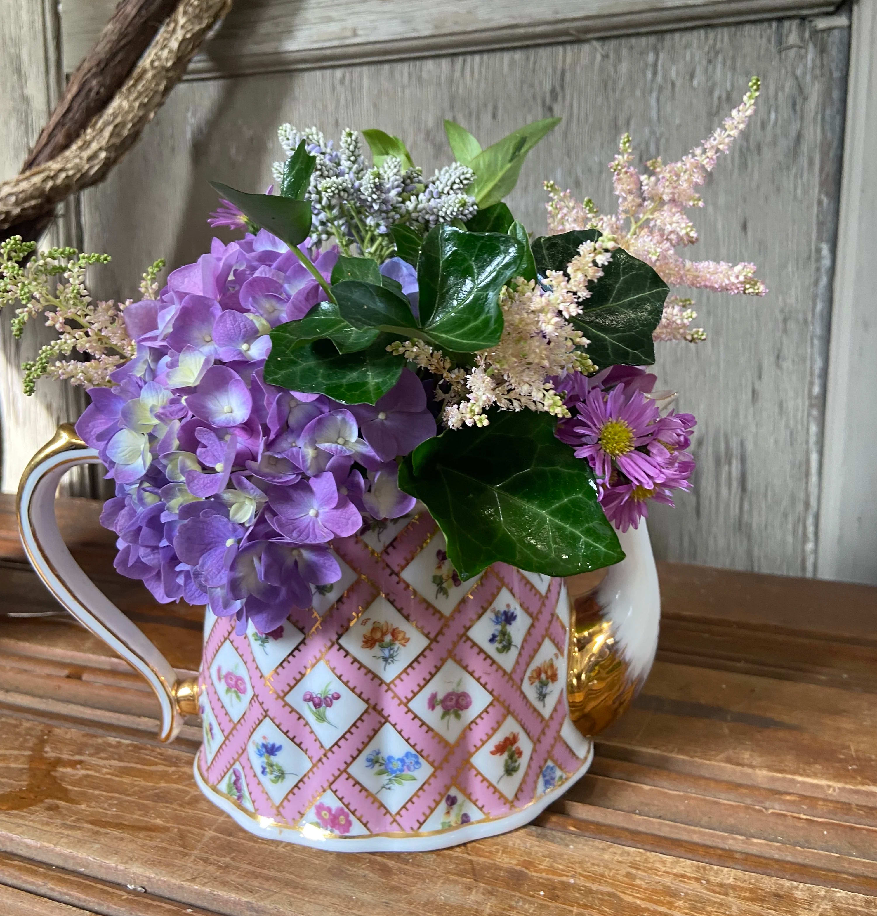 Tea Pot Tea Pot - Perfect companion for your next gathering for coffee or tea. Perfect for mom or to host your friends for Book Club. Container may vary.