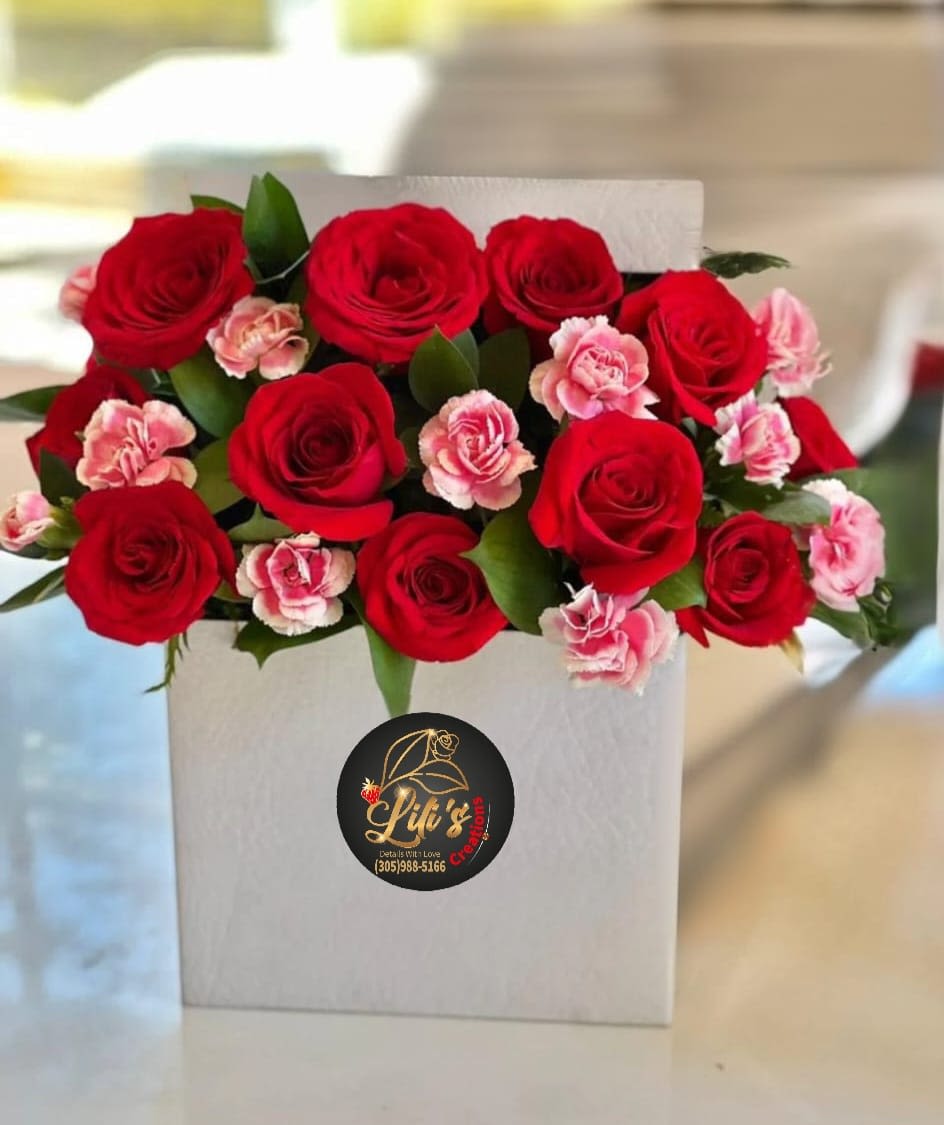 IZZO - Beautiful little box (color available) with roses, carnations and foliage, perfect for any occasion.