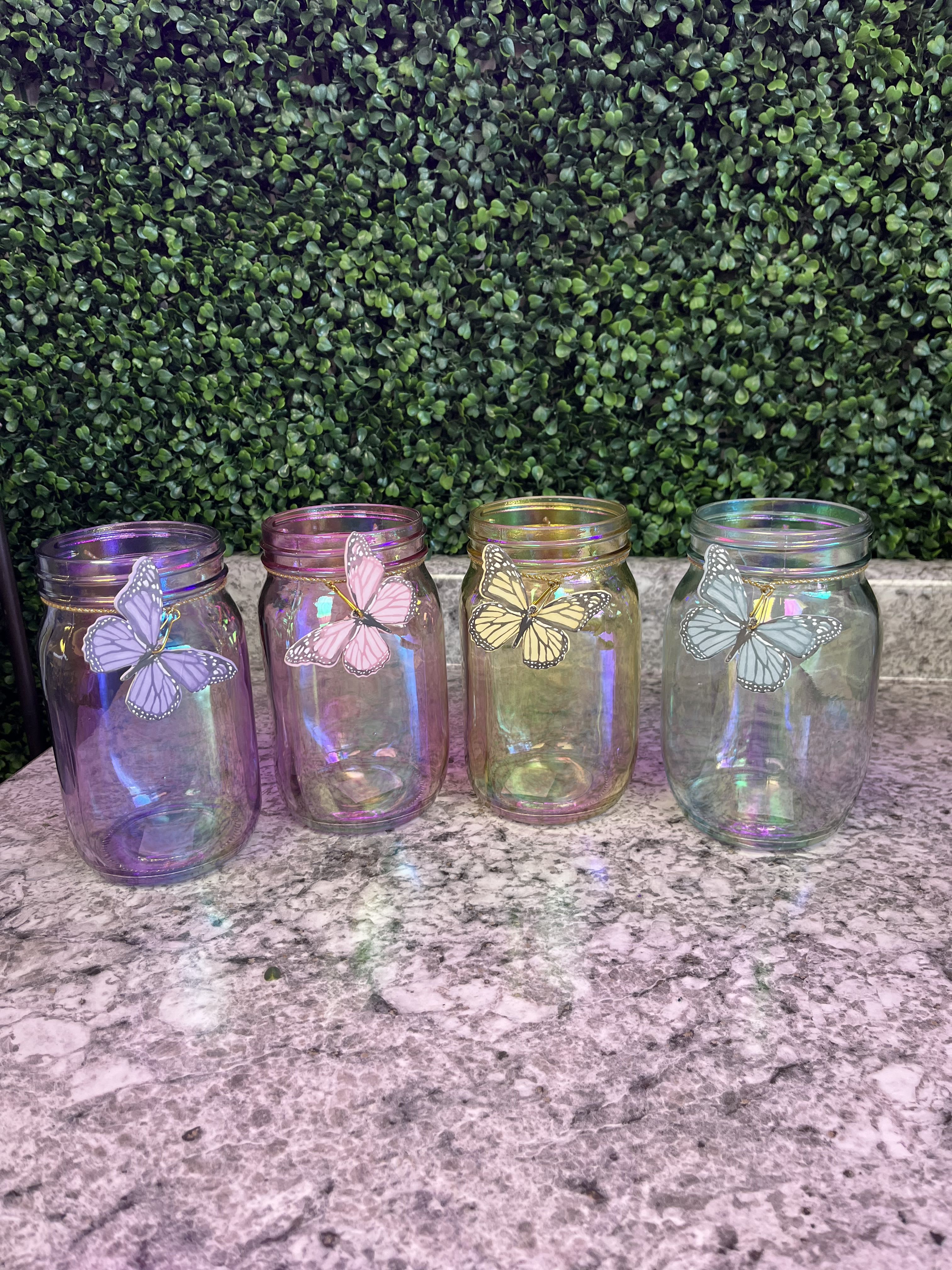Butterfly jars designers choice Butterfly jars designers choice - Choose this option and we will make a colorful arrangement for your mom!!!