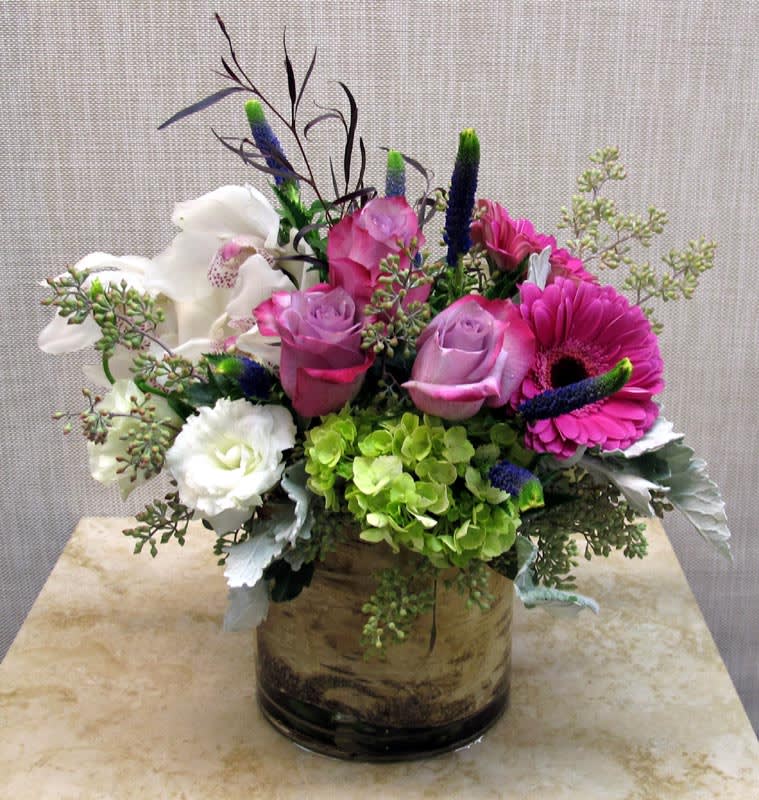 Refined Elegance (SM-4), (vase may be substituted) - Roses, Daisies, Hydrangeas, Lisianthus &amp; Cymbidium Orchids.  