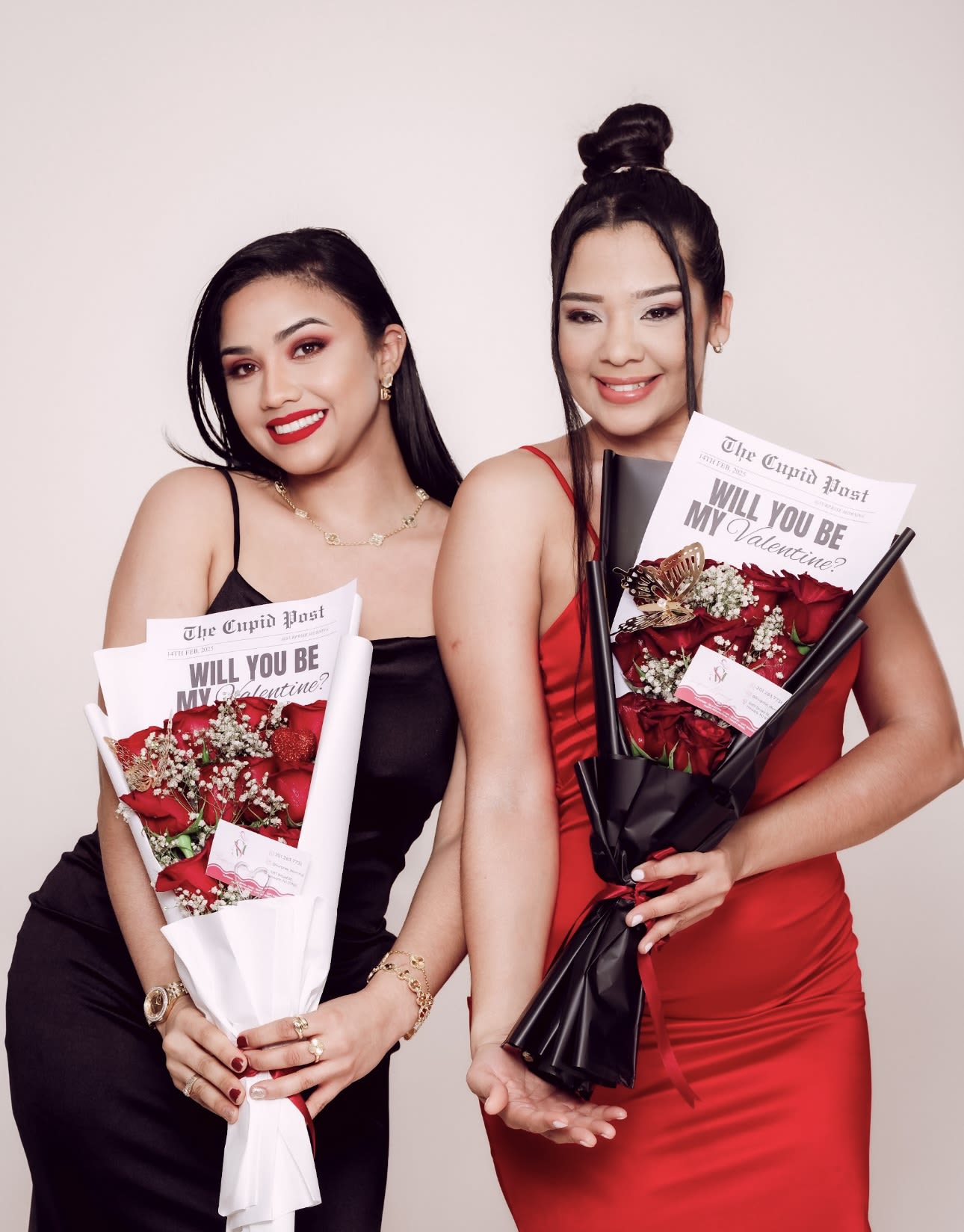 Love Proposal - Discover the quintessential romantic gift for Valentine's Day: our spectacular and captivating bouquet of red roses. This stunning and elegant floral arrangement is designed to enamor and excite, allowing you to choose from a dozen, two dozen or even a larger number of exquisite premium quality red roses, carefully selected to ensure their freshness and beauty. Each rose is a symbol of love and passion, perfect for expressing your most sincere feelings. In addition, this charming bouquet comes with a free balloon, which adds a festive and special touch to your gift.  Don't miss the opportunity to make this Valentine's Day a truly unforgettable celebration. With the ideal bouquet in your hands, you will be able to convey your deepest emotions and make your loved one feel truly special. Surprise him/her with this romantic and meaningful gesture that will remain engraved in his/her memory forever. Dare to celebrate love in a unique and memorable way this Valentine's Day!