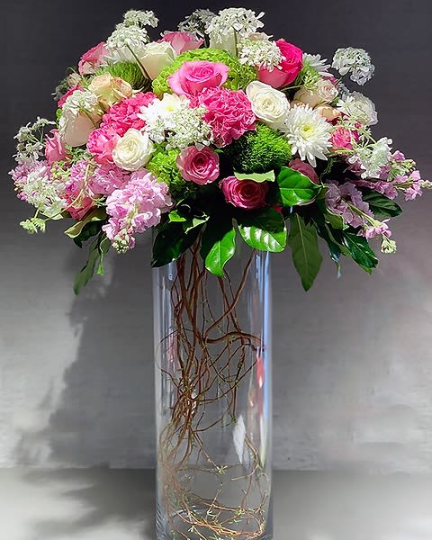 Grande et Belle - Need the best of the best? Choose this option and we will let our designers go wild and make an incredible version of this arrangement filled to the brim with flowers. Sure to impress!  All prices in USD ($)  
