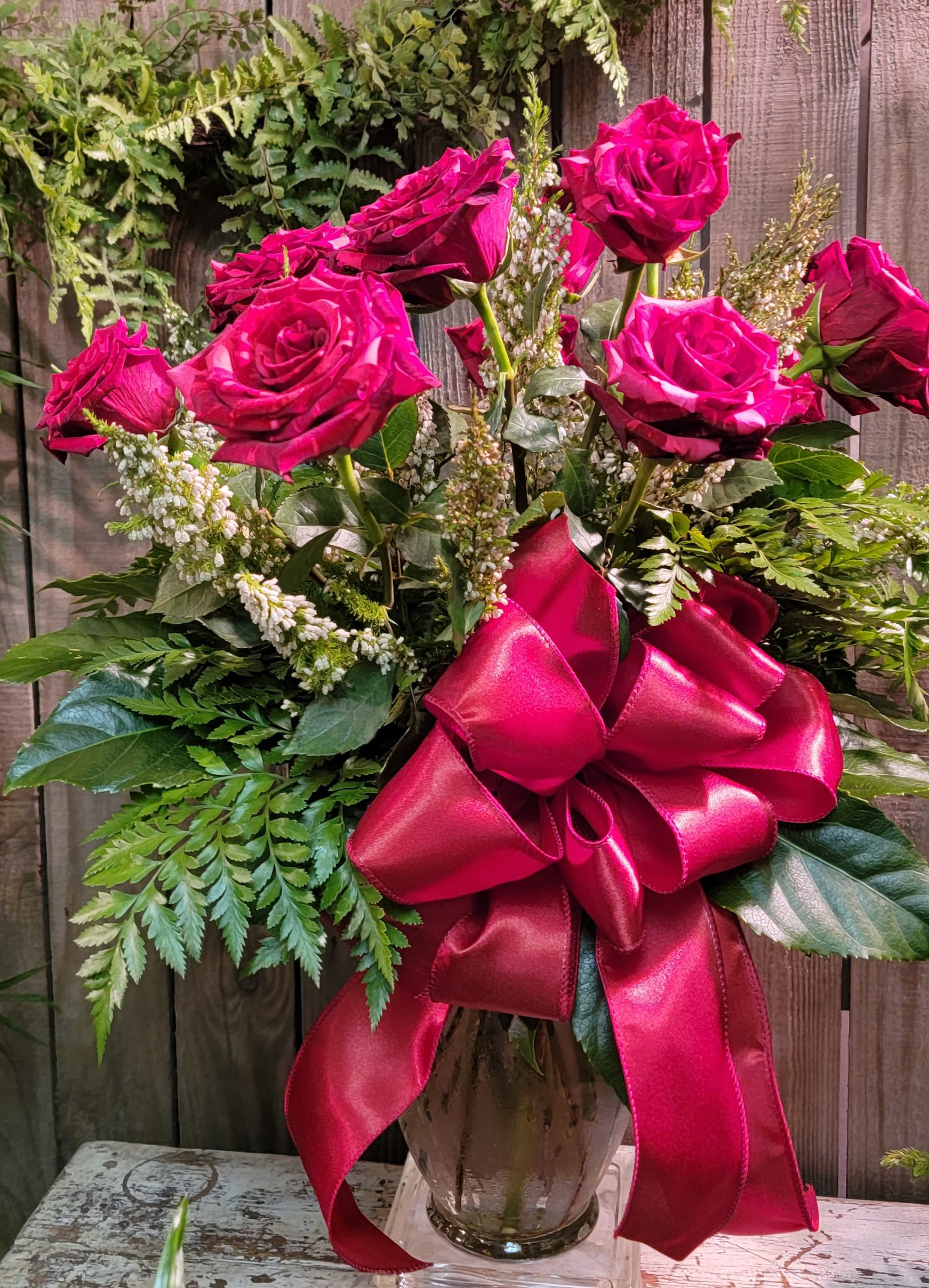 Red Roses(Red Panther Red Roses(Red Panther - Red Panther, Greenery Clear Vase