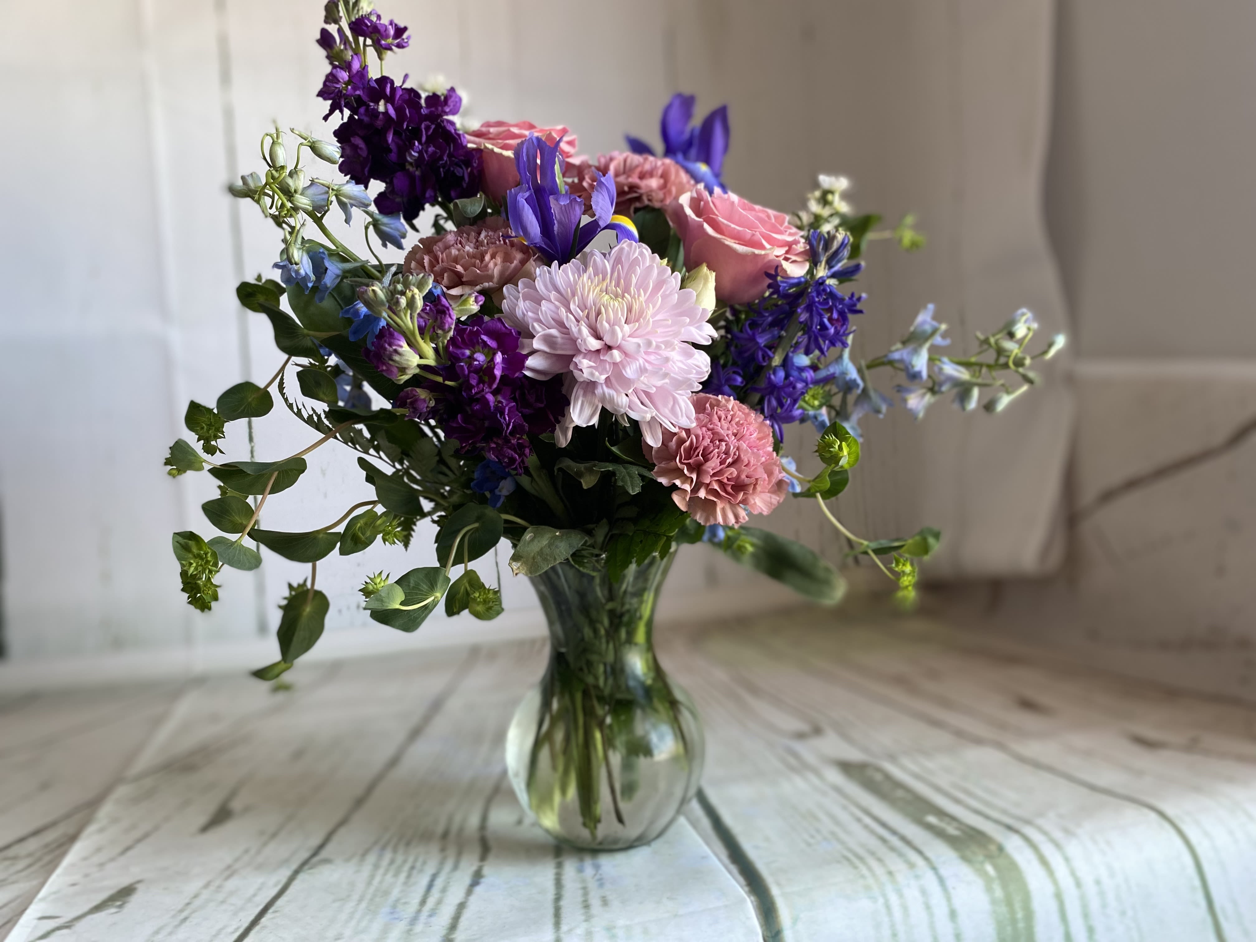 Pretty in Pastels Petite Pretty in Pastels Petite - Celebrate Mom with this dreamy all-pastels design.
