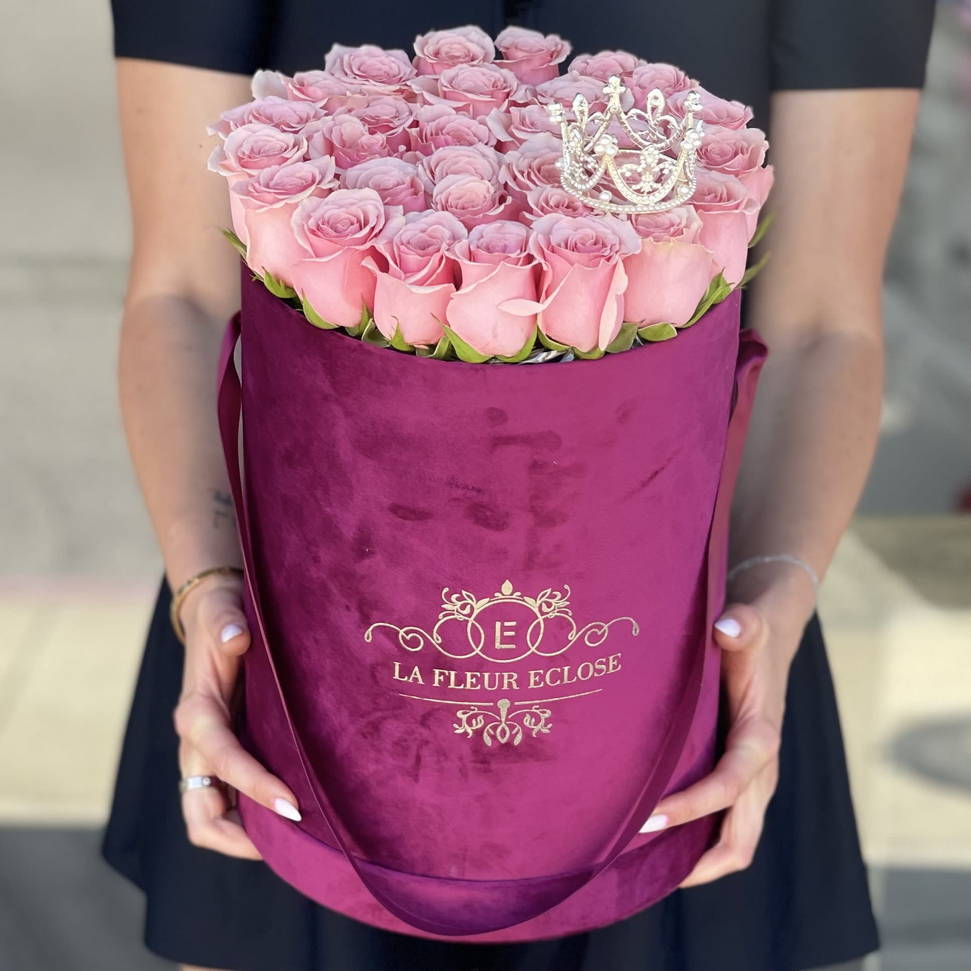 Lady Burgundy V - Light pink roses in a burgundy velvet box