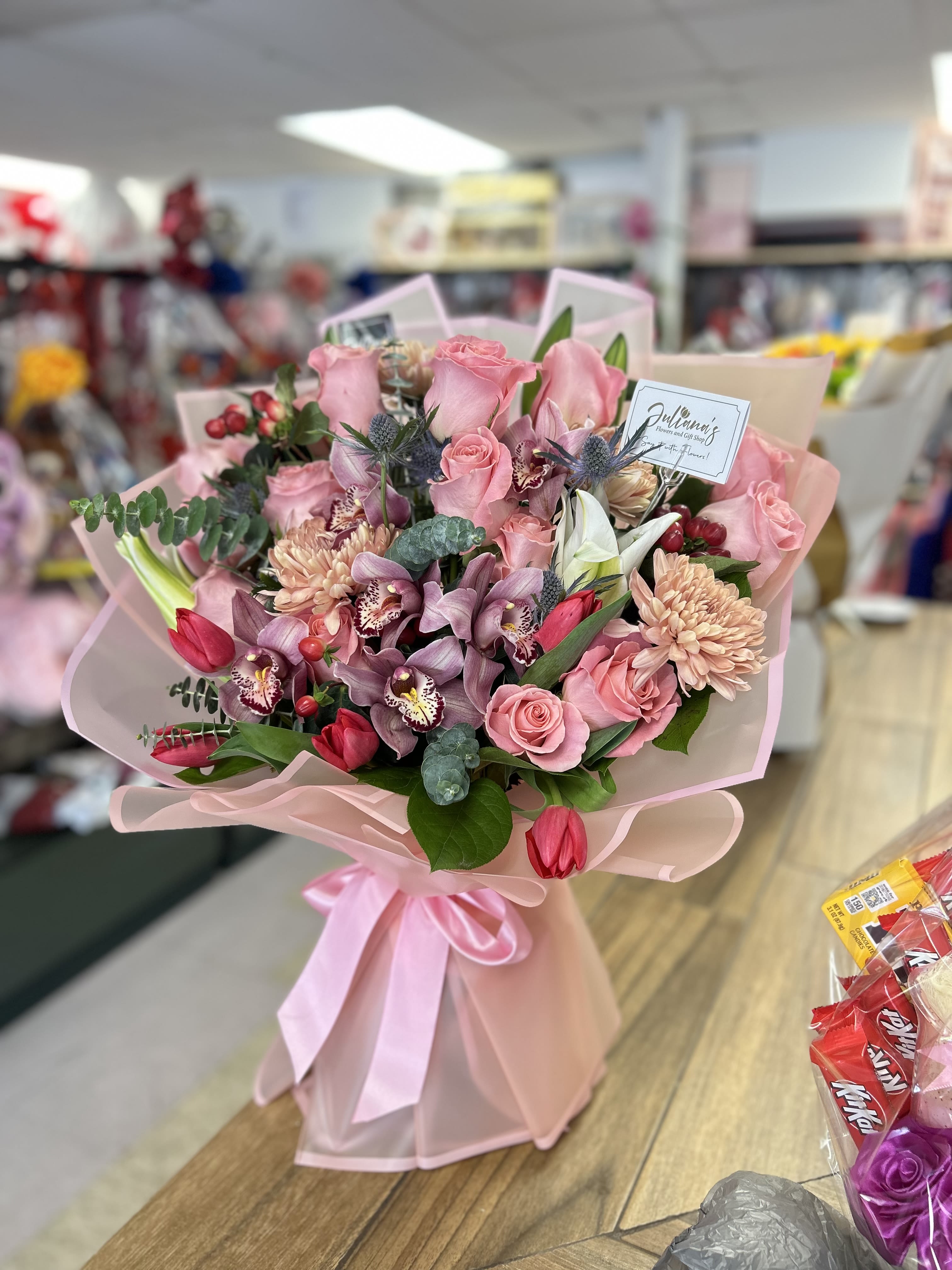 Vase glass bouquet  - Beautiful bouquet in  a glass vase, with pink roses, tulip’s and  orchids