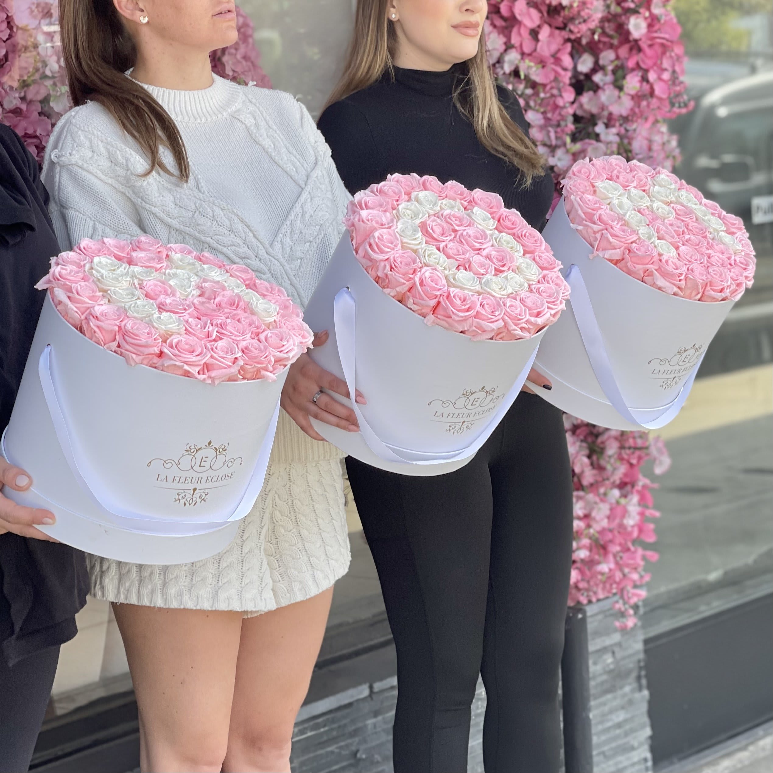 M O M Preserved Roses V - Pink eternal roses with white letter in a white signature large box