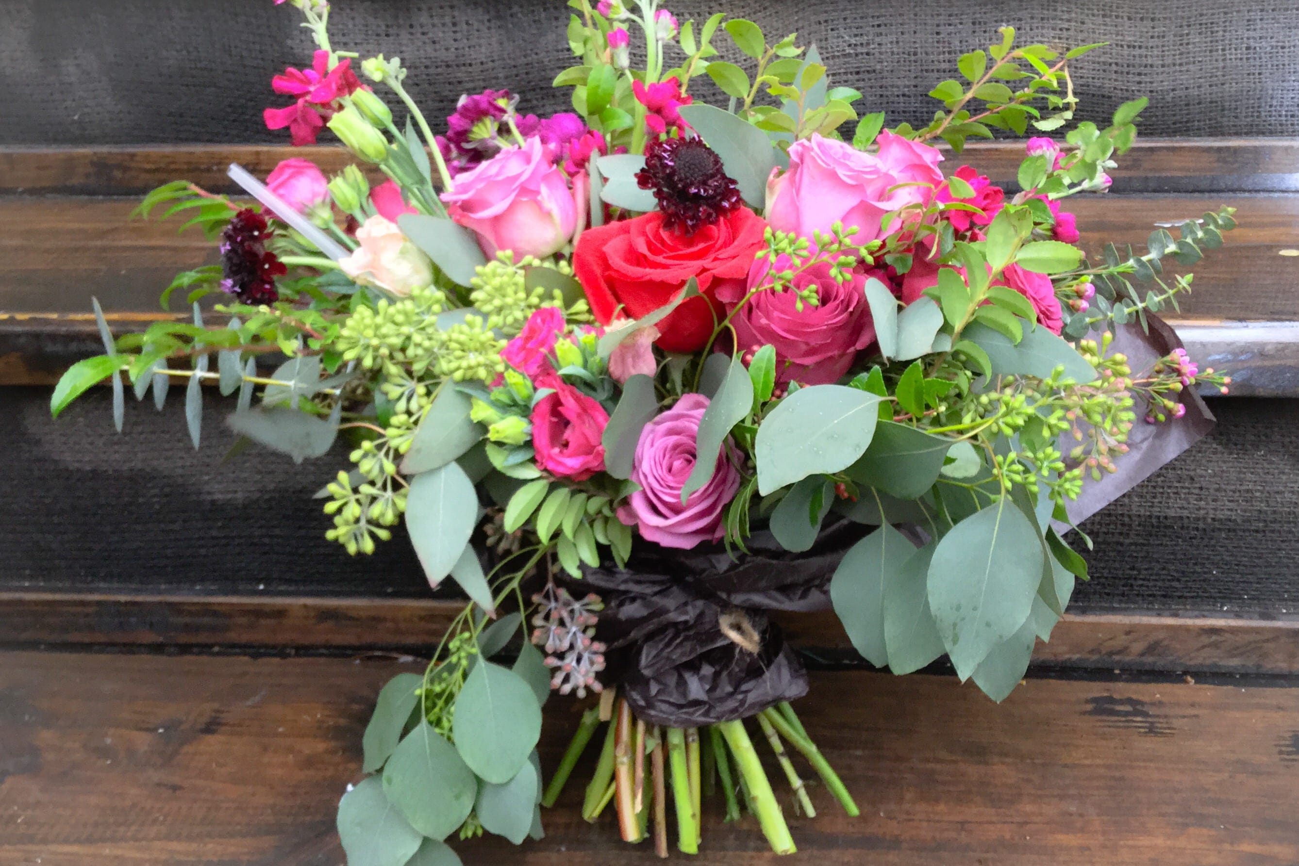 BERRY LOVE Standard - Designer’s Choice - Your florist will craft a vibrant floral mix of bright pinks and magentas with notes of burgundy or purple. A unique floral composition according to this floral mood! In a clear glass vase.