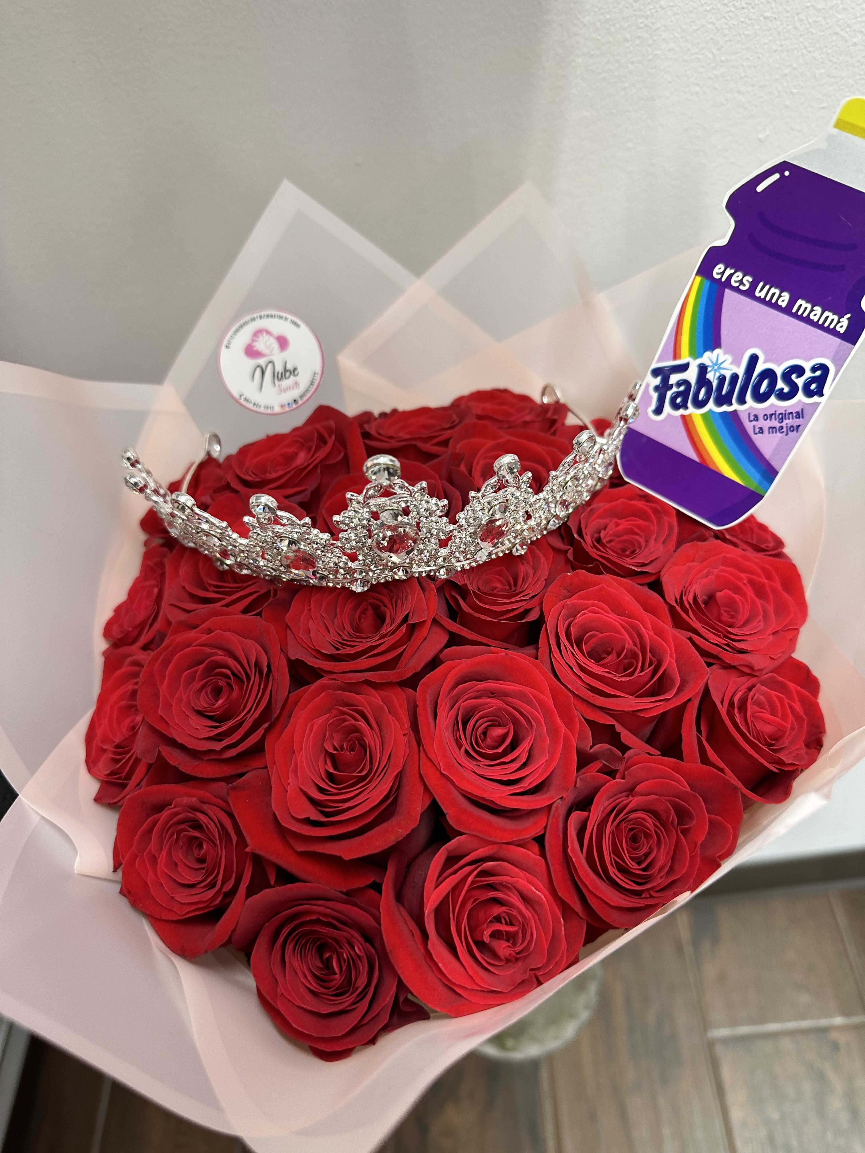 Fabulosa Bouquet  - Red roses, with crown and funny topper