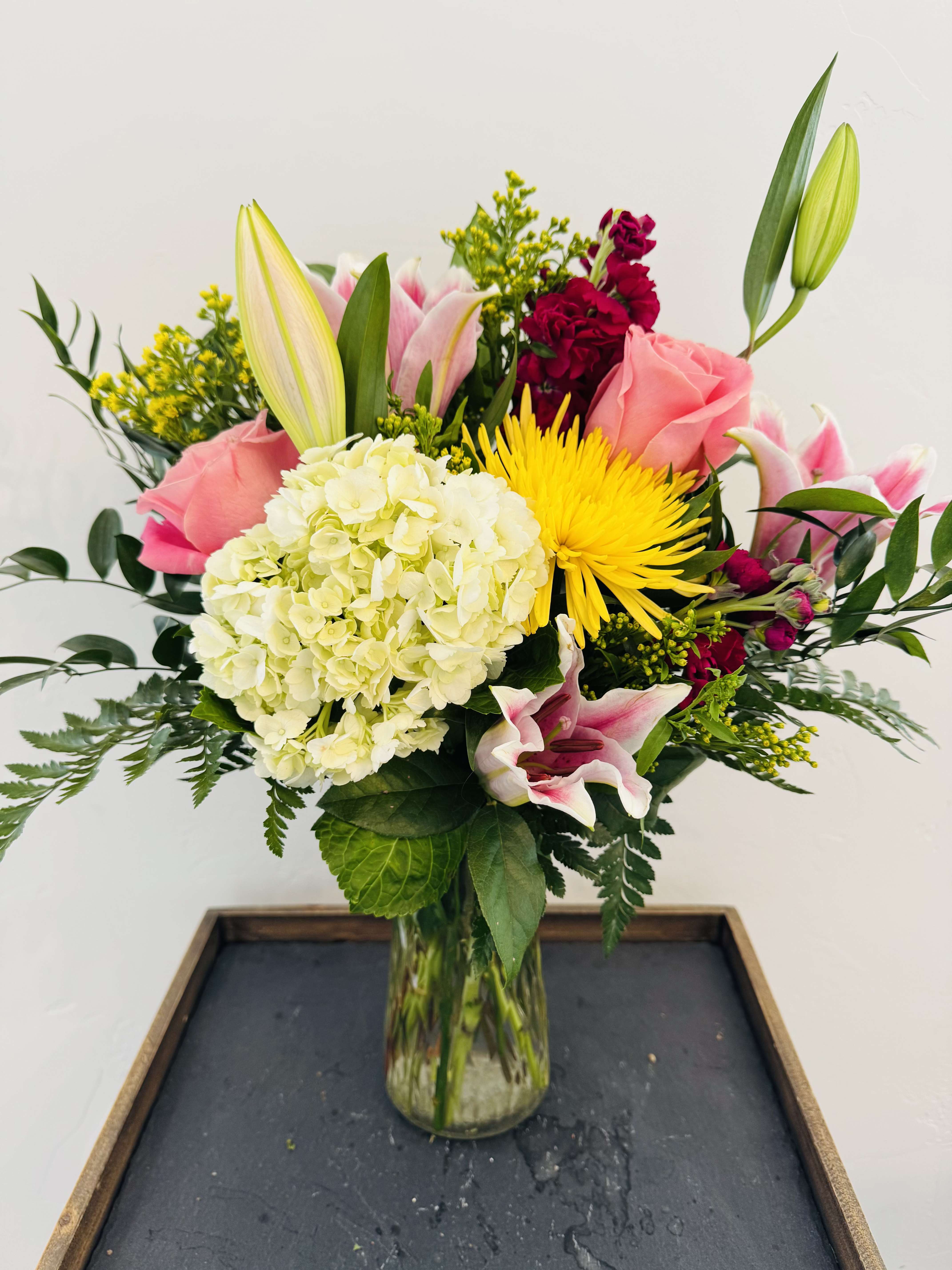 Embrace Mothers day Embrace Mothers day - Hydrandea, Lilly, Rose, Stock, Pom