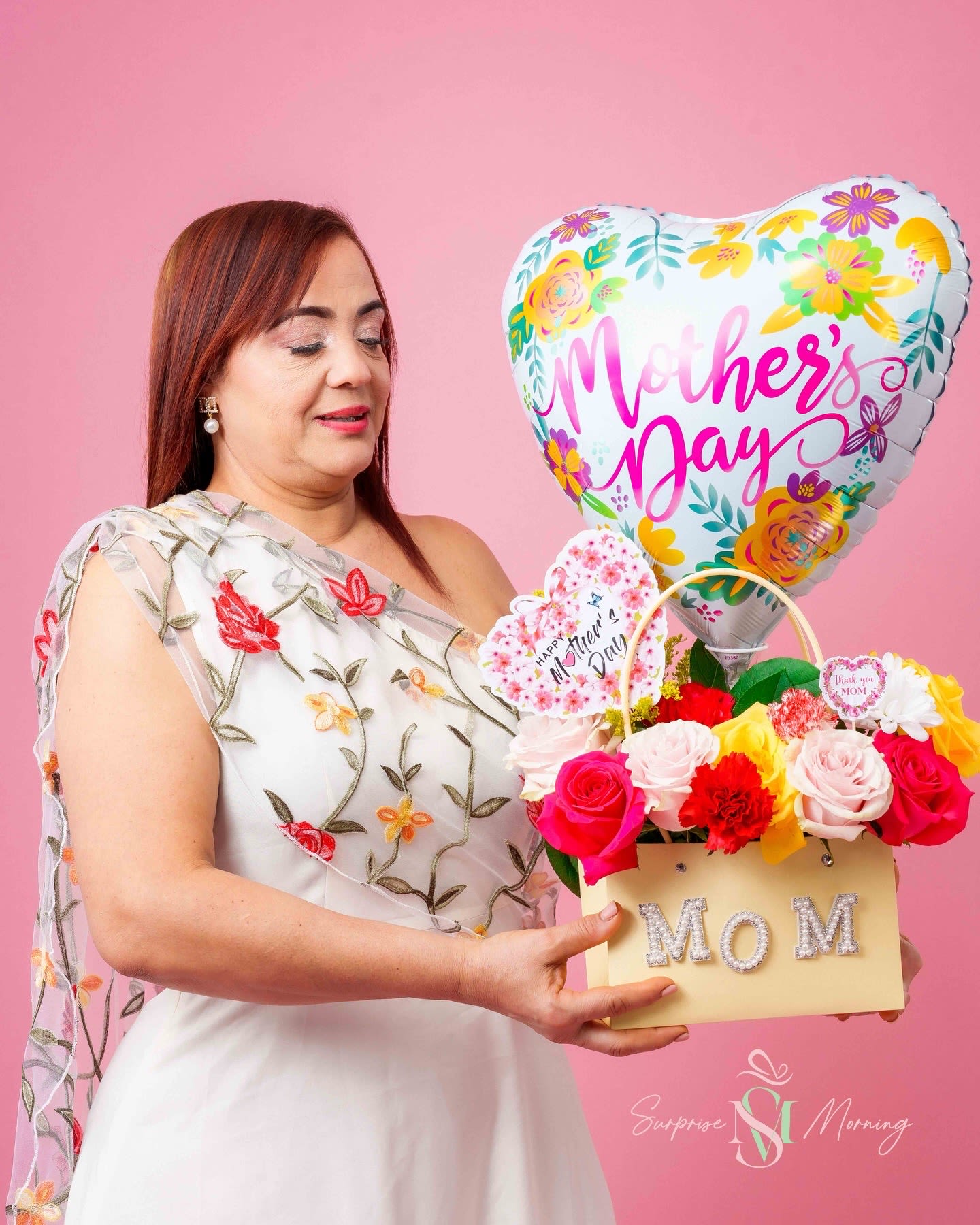 GLAM MOM - Because a mother is light, strength, and tenderness… and this detail is a beautiful way to remind her of that. ____  Porque una madre es luz, fuerza y ternura… y este detalle es una forma hermosa de recordárselo.