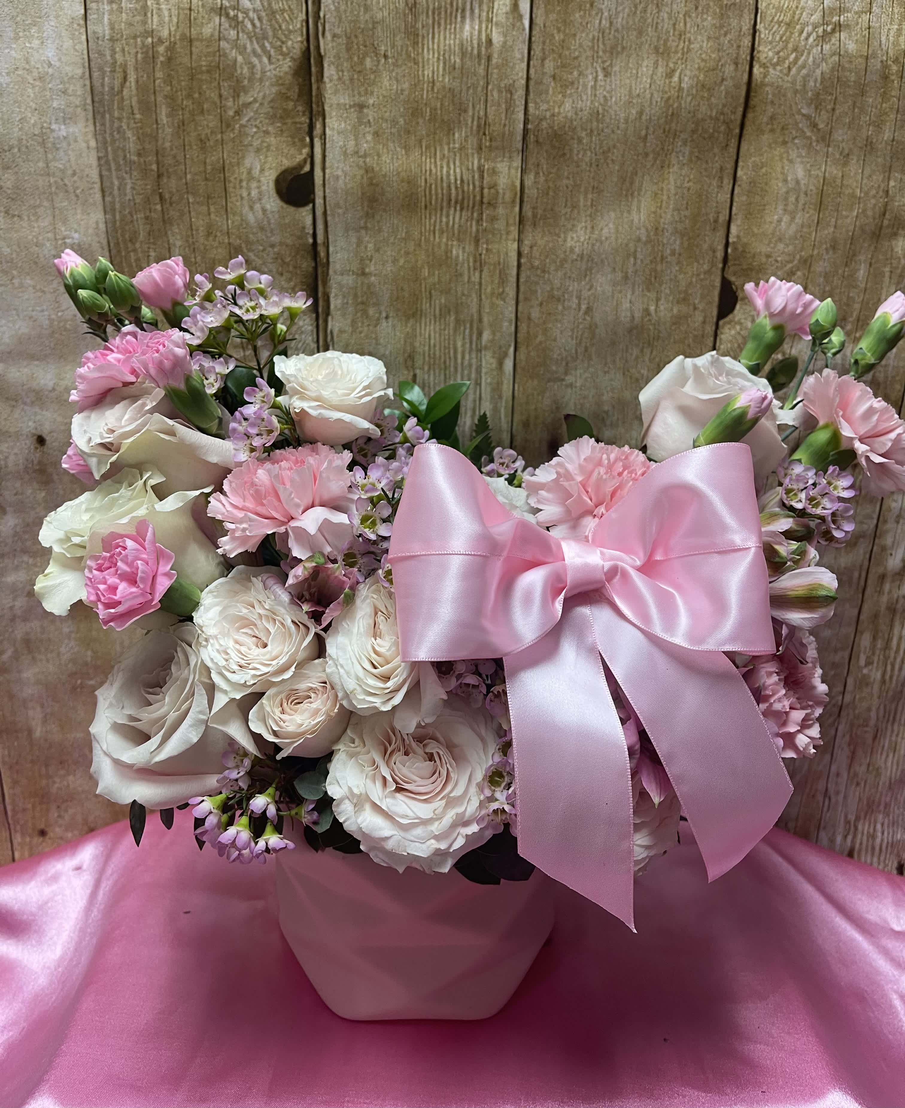 COQUETTE - PINK, PINK ,PINK ...... RIBBBON!! OH!! it's delicate and very very beautiful!! A petit size , so so very cute !! All in pink and a Satin bow!!