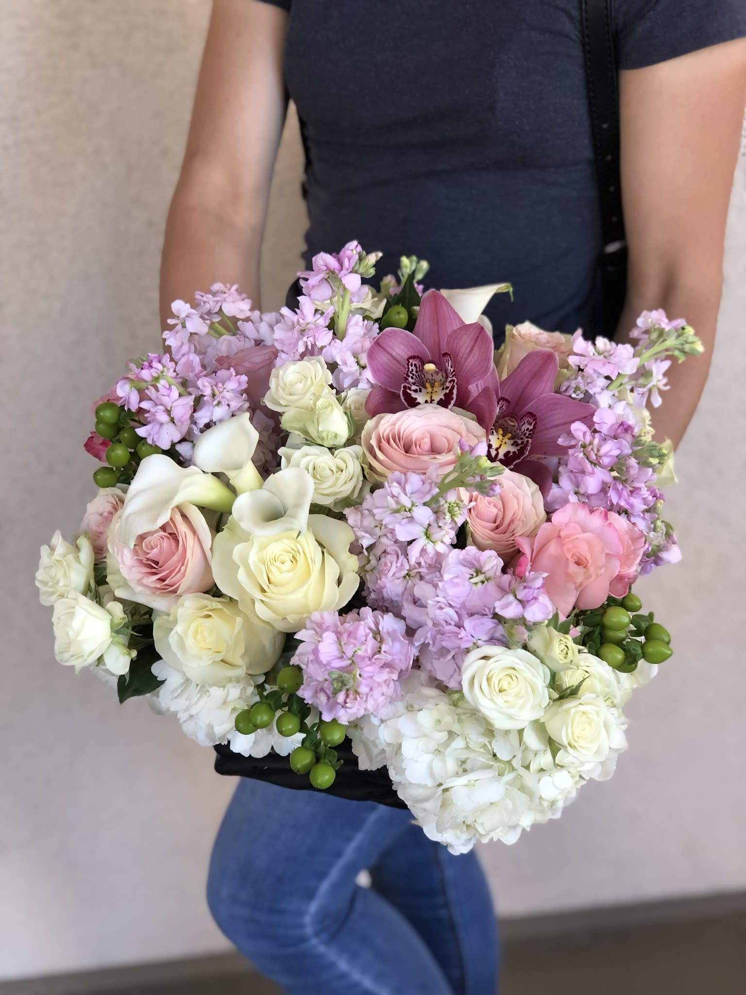 Mixed flowers arrangement, medium said  - Mixed flowers arrangement, medium said 