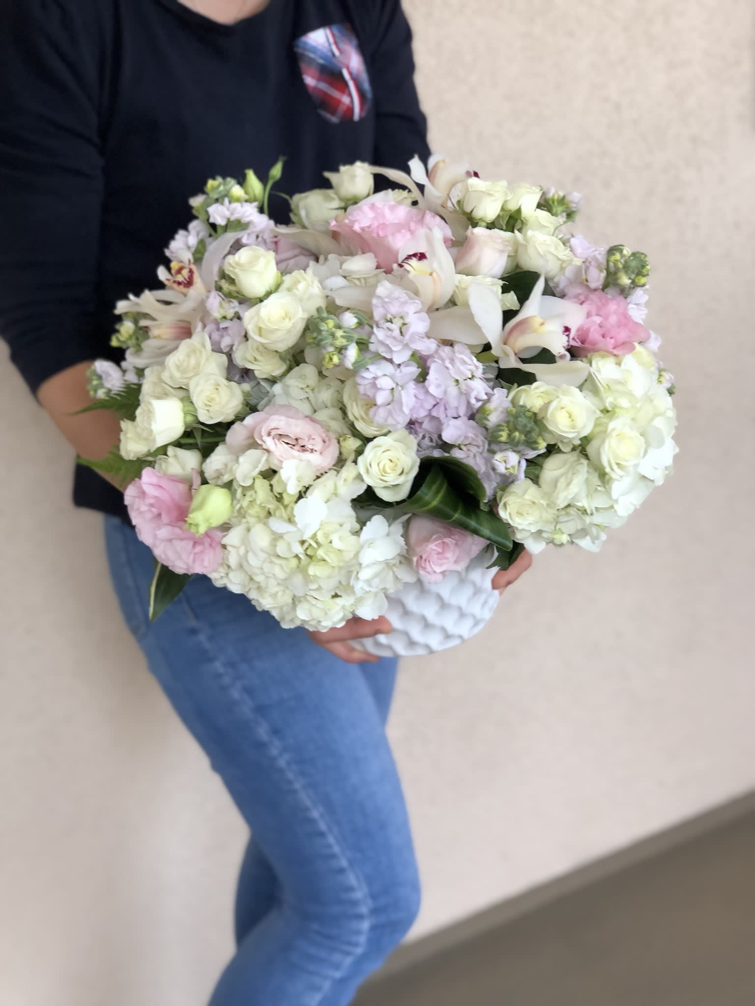 Mixed flowers arrangement, medium size  - Mixed flowers arrangement