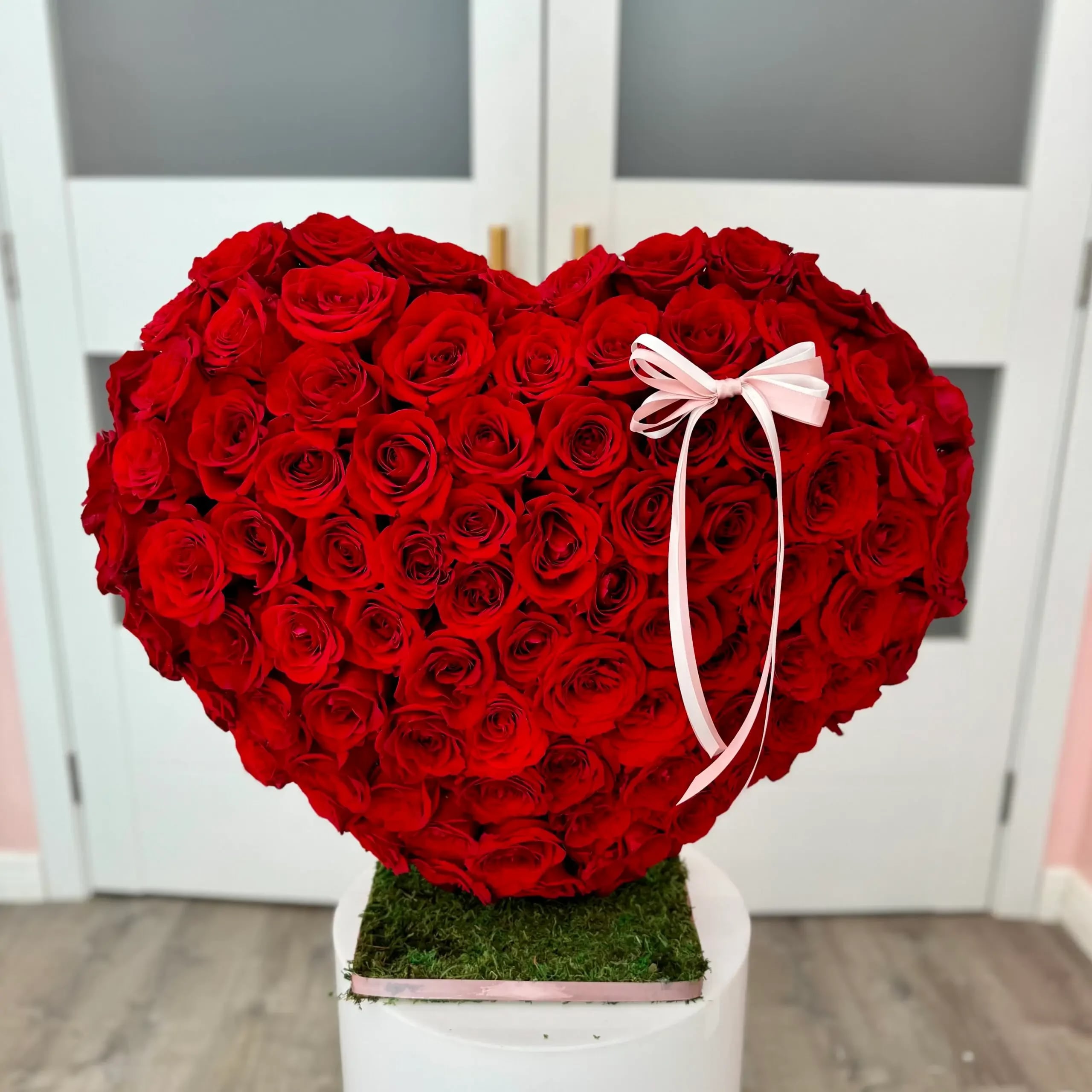 Standing Heart - Approximately  125 Premium roses self standing.