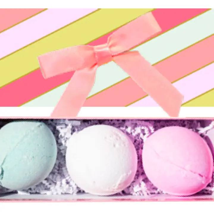 Musee Bath Bomb Set Musee Bath Bomb Set - Relax in a refreshing bath with scents of fresh lily, gardenia, and jasmine as healing waters of natural oils restore your body.