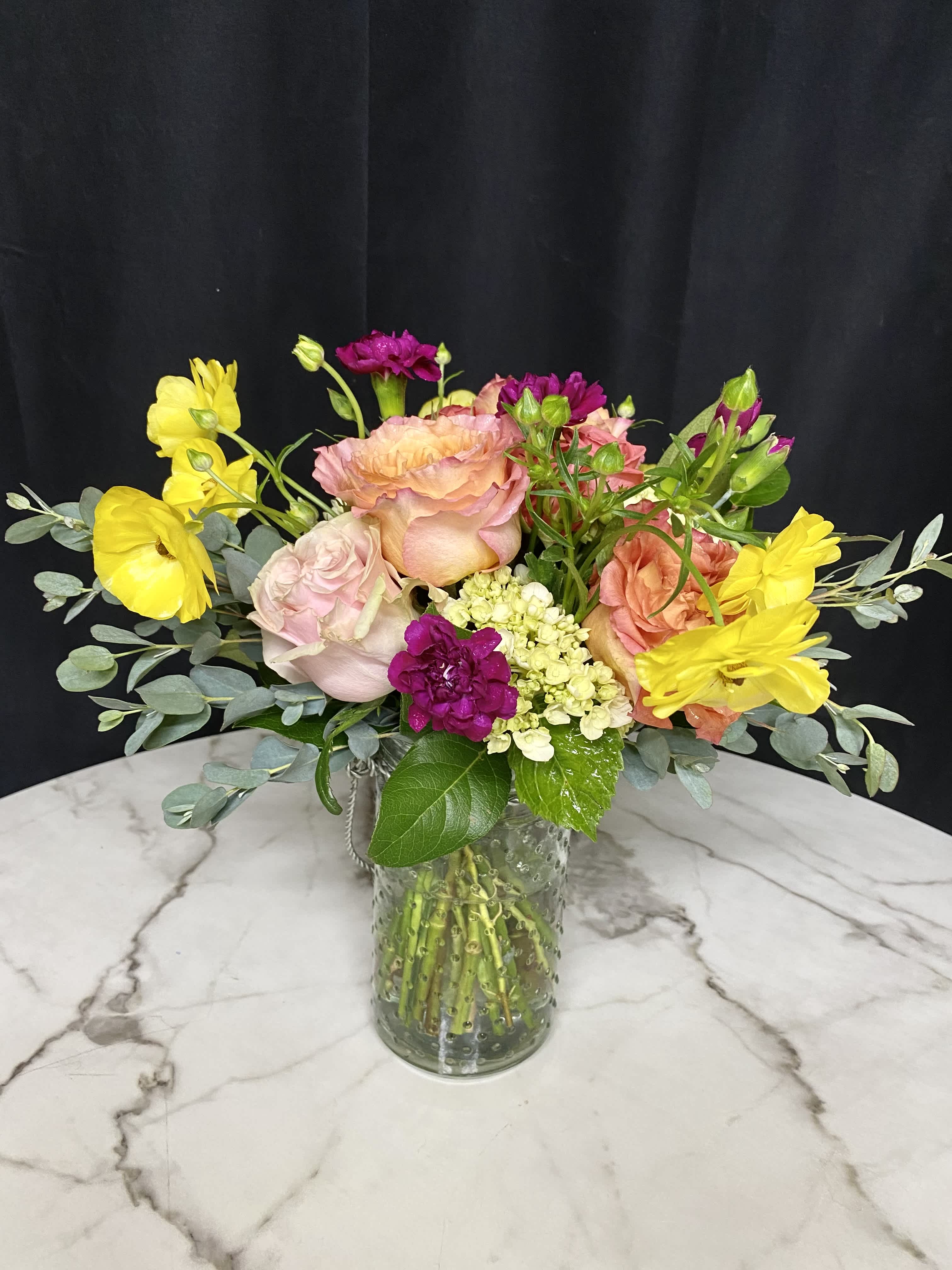  Vase Arrangement ( Design of the day) - The designer will select only the best flowers of the day to create arrangement or bouquet inspired by the seasonal beauty of the flowers.  PLEASE NOTE: The flower selection in the picture is for the design sample and to represent the sizes. The selection of the the flower and color schemes will vary due to seasonal availability.  Please order 48 hours in advance.  