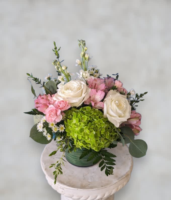 Art & Flowers Exclusive "Simplicity" Art & Flowers Exclusive "Simplicity" - Introducing Simplicity: Embrace the effortless elegance of nature with this stunning arrangement. Delicately curated in a sleek cylinder vase, it features a harmonious blend of pink, green, and white blooms, including roses, carnations, hydrangeas, and more. Radiating tranquility and sophistication, Simplicity effortlessly adds a touch of timeless beauty to any space.