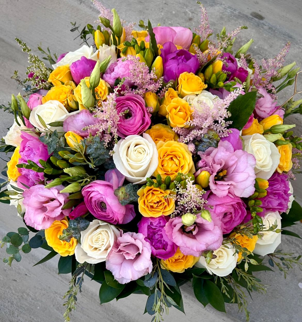 vivid centerpiece vivid centerpiece - Vivid centerpiece contains mixed florals such as roses, ranunculus, lisianthus and others, beautifully laid out in a glass vase. Handwritten card is included. Send the most beautiful flowers for that special someone. Next day delivery available to Tequesta, Jupiter, Palm Beach Gardens and Palm Beach.