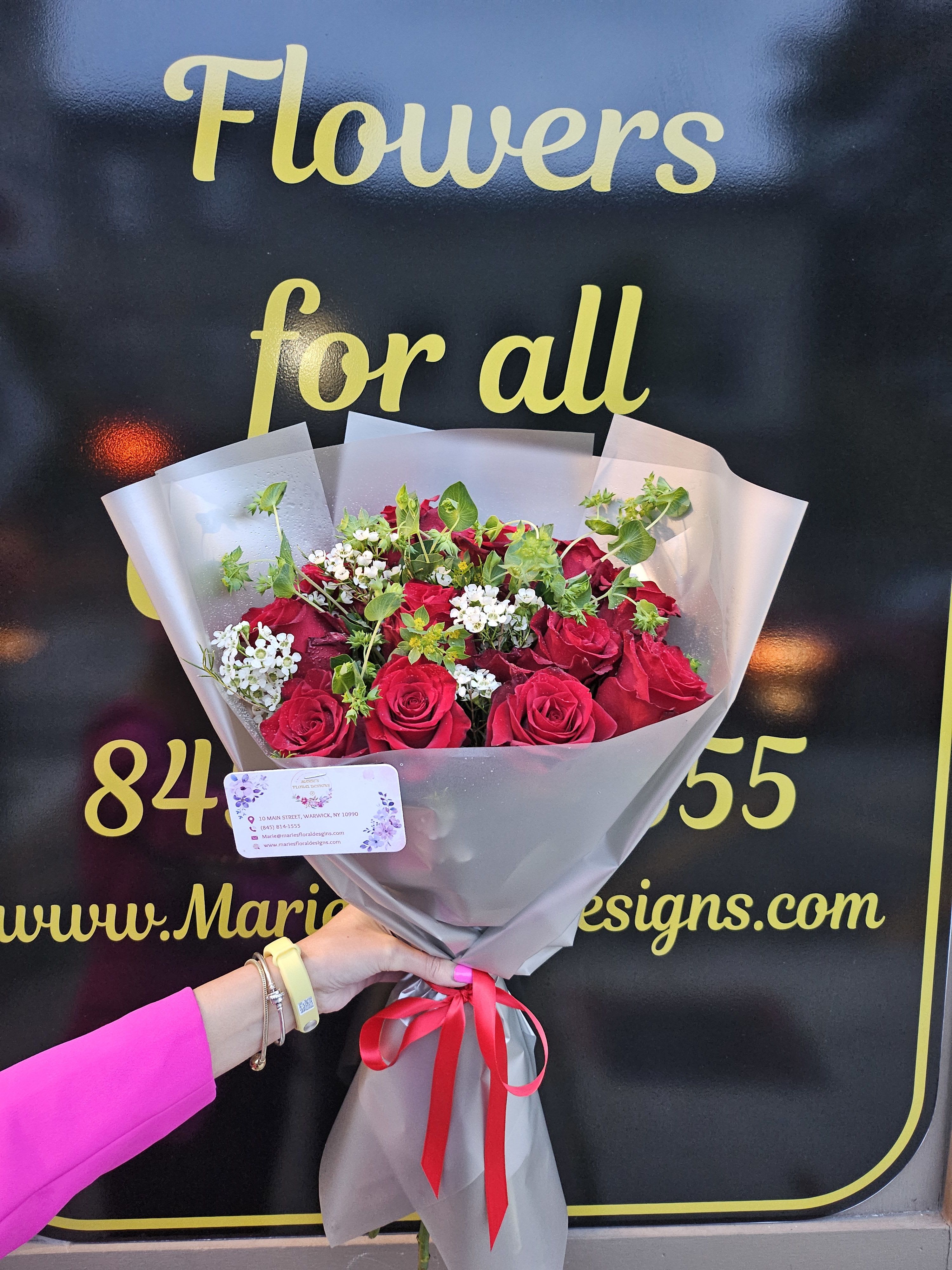 Arizona  - Dozen long stem red roses, as a bouquet 