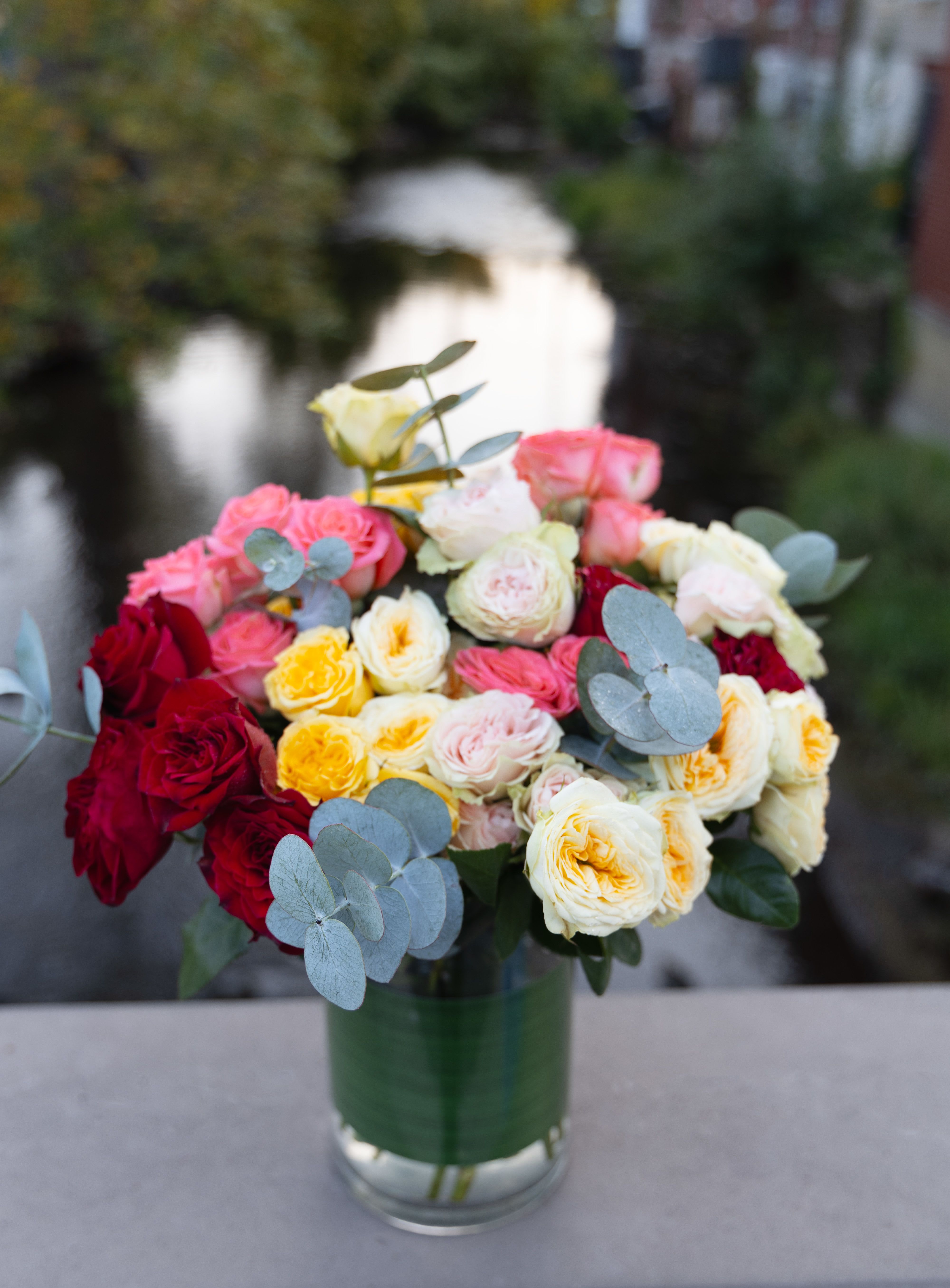 Minnesota - Mixed Spray Roses in the vase