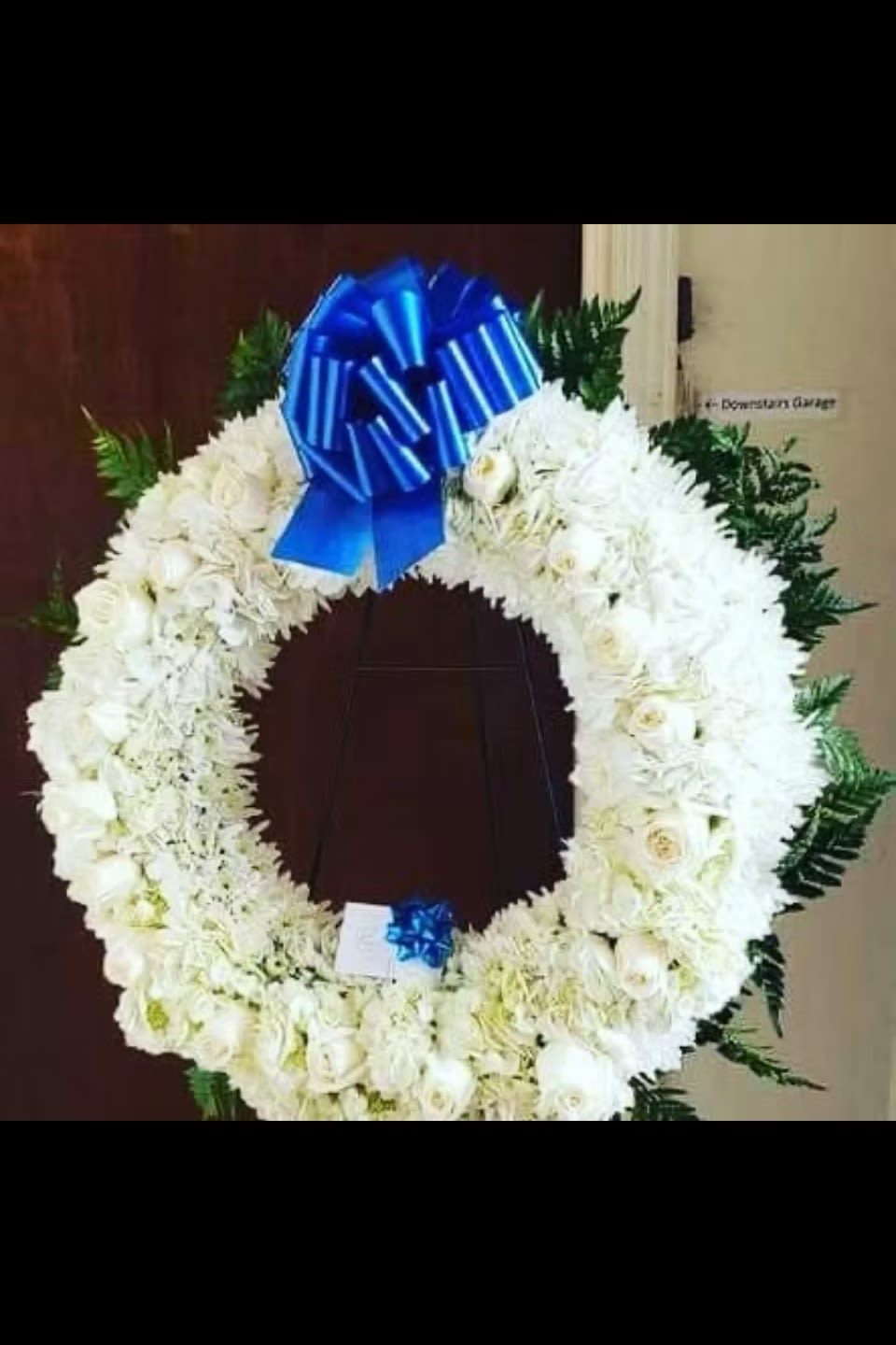 Round Funeral Wreath White Round Funeral Wreath White - WHITE