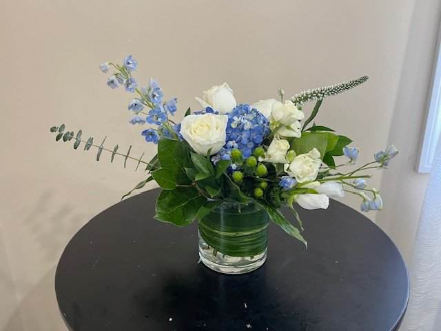 Sea Breeze II - Roses and Hydrangeas in a glass vase