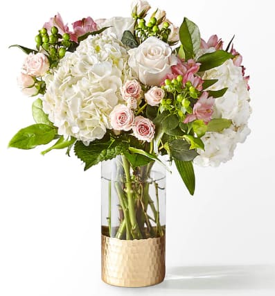 LOVE YOU BUNCHES ! - Capturing the essence of a cool spring day, this delicate arrangement is the perfect statement of love, appreciation or admiration.