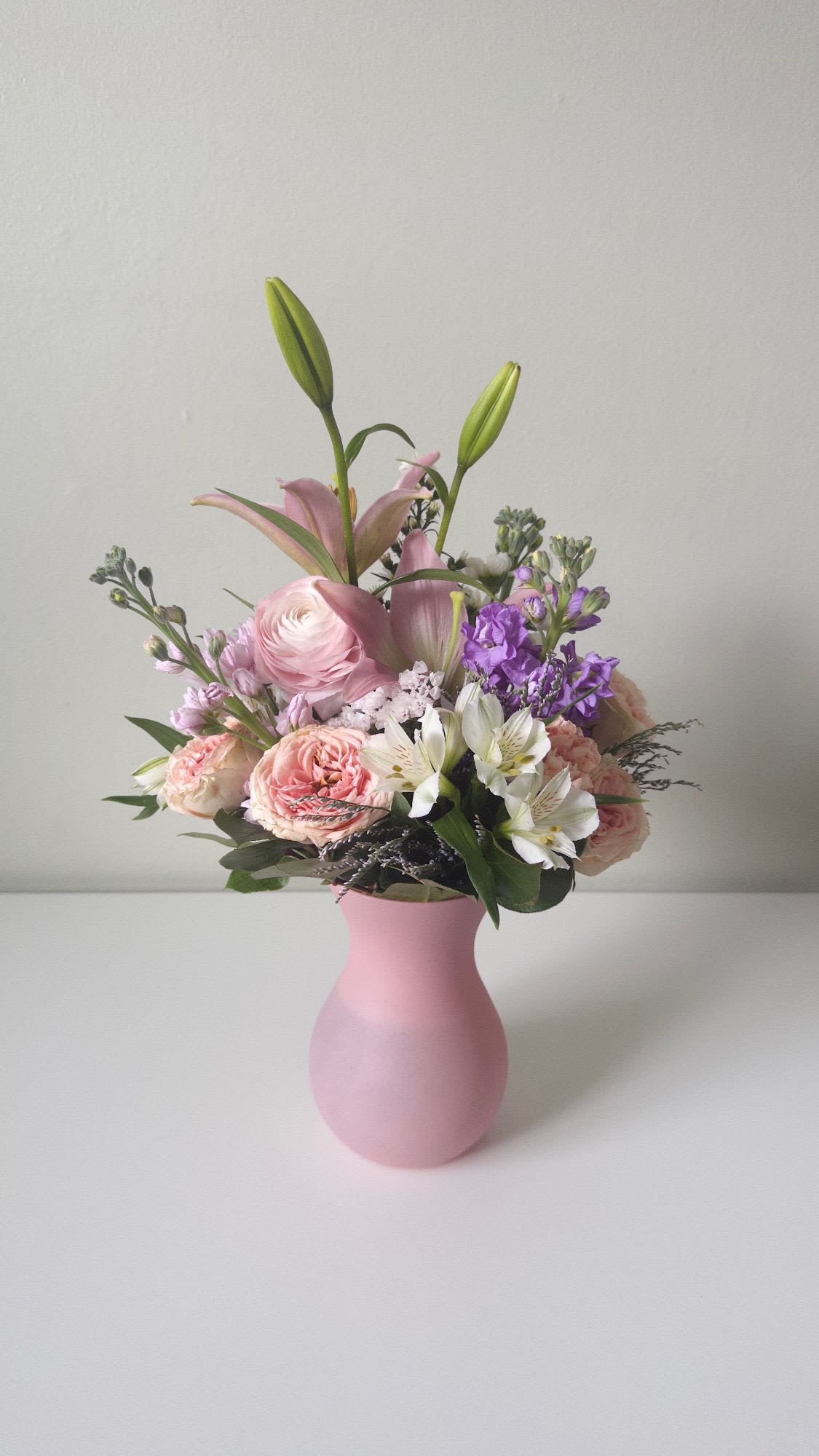 pink bouquet  - This is the perfect gift for that special someone. It will make them feel happy when they see it, with its delicate, fresh flowers in a beautiful vase that highlights the glamour of the flowers. (The vase will be transparent.)