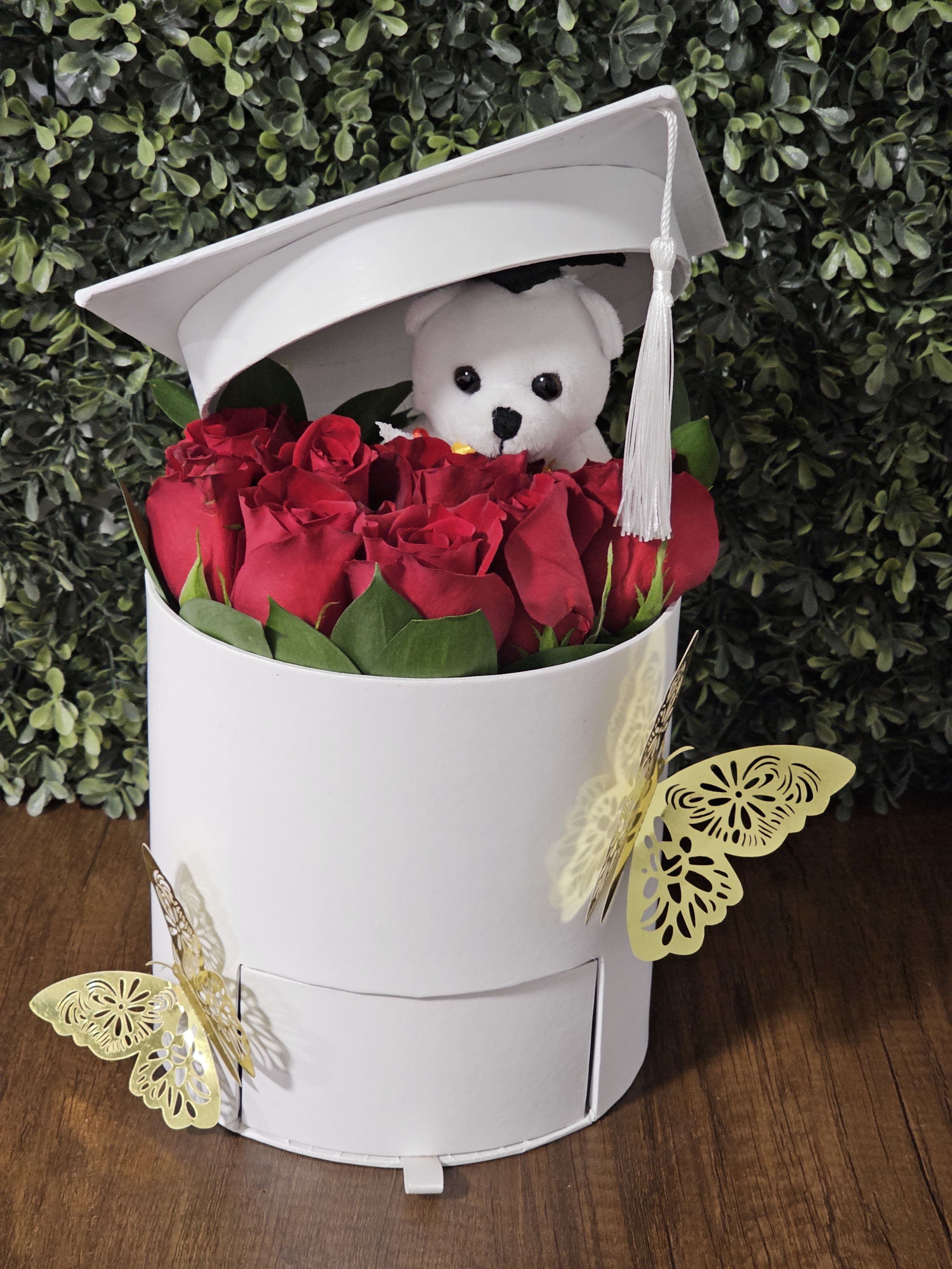 Graduation Box Graduation Box - Fresh roses paired with delightful chocolates, perfect for celebrating your special day!