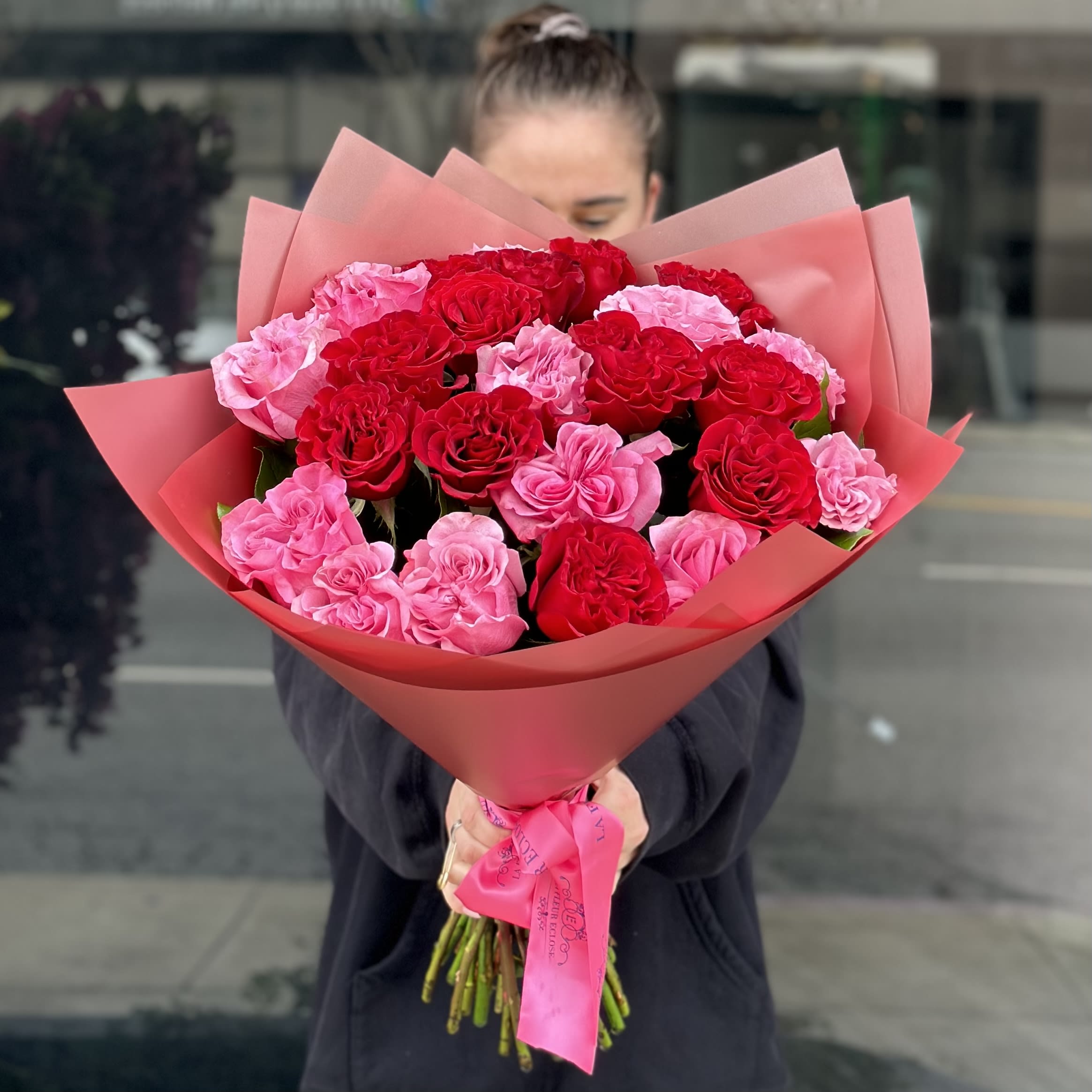 For gorgeous one For gorgeous one - Standart -Hand- bouquet of 24 Heart shape roses Deluxe - 50 roses Premium- 75 roses