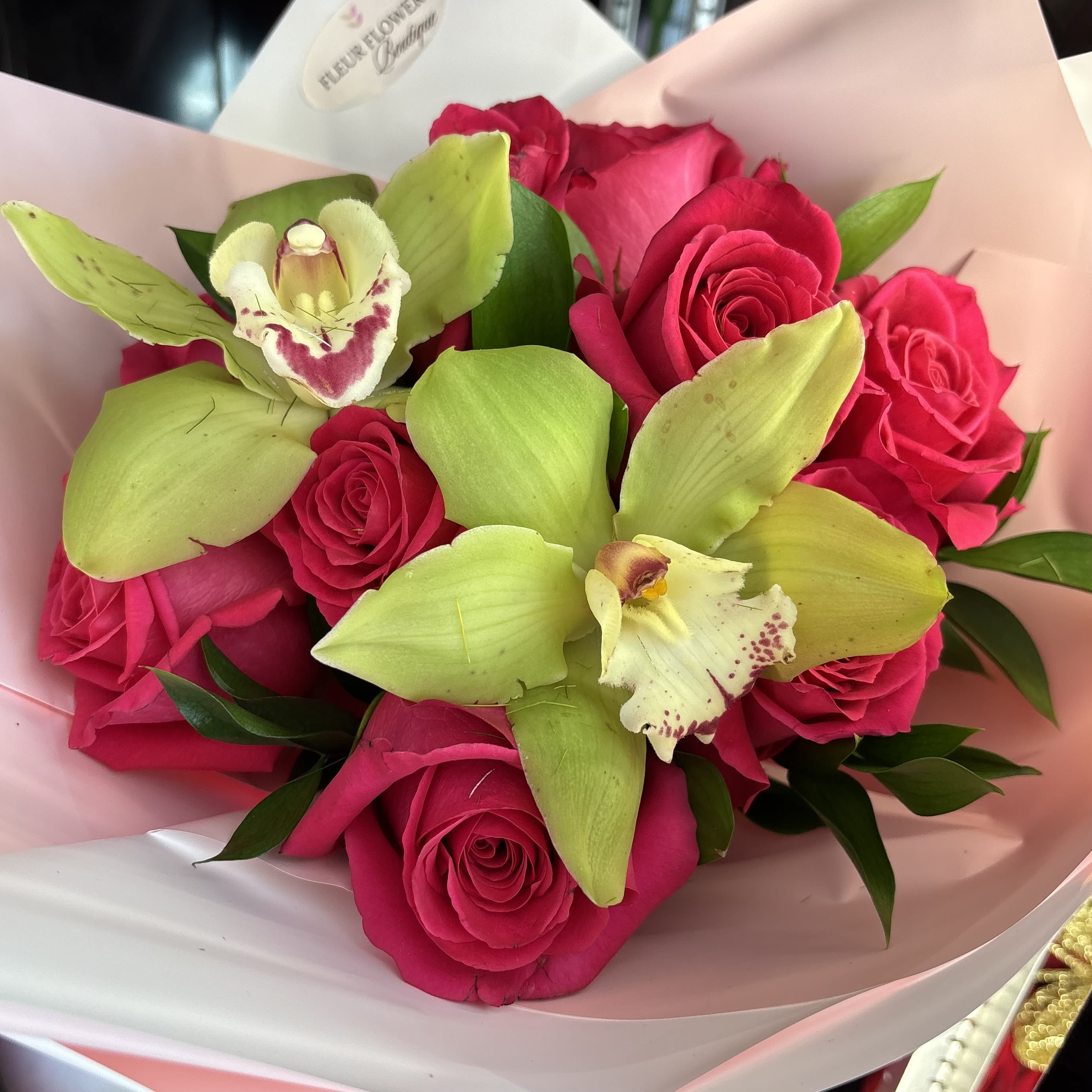 Red Bouquet  - Mini bouquet  12 red or hoy Pink roses. Orchids 