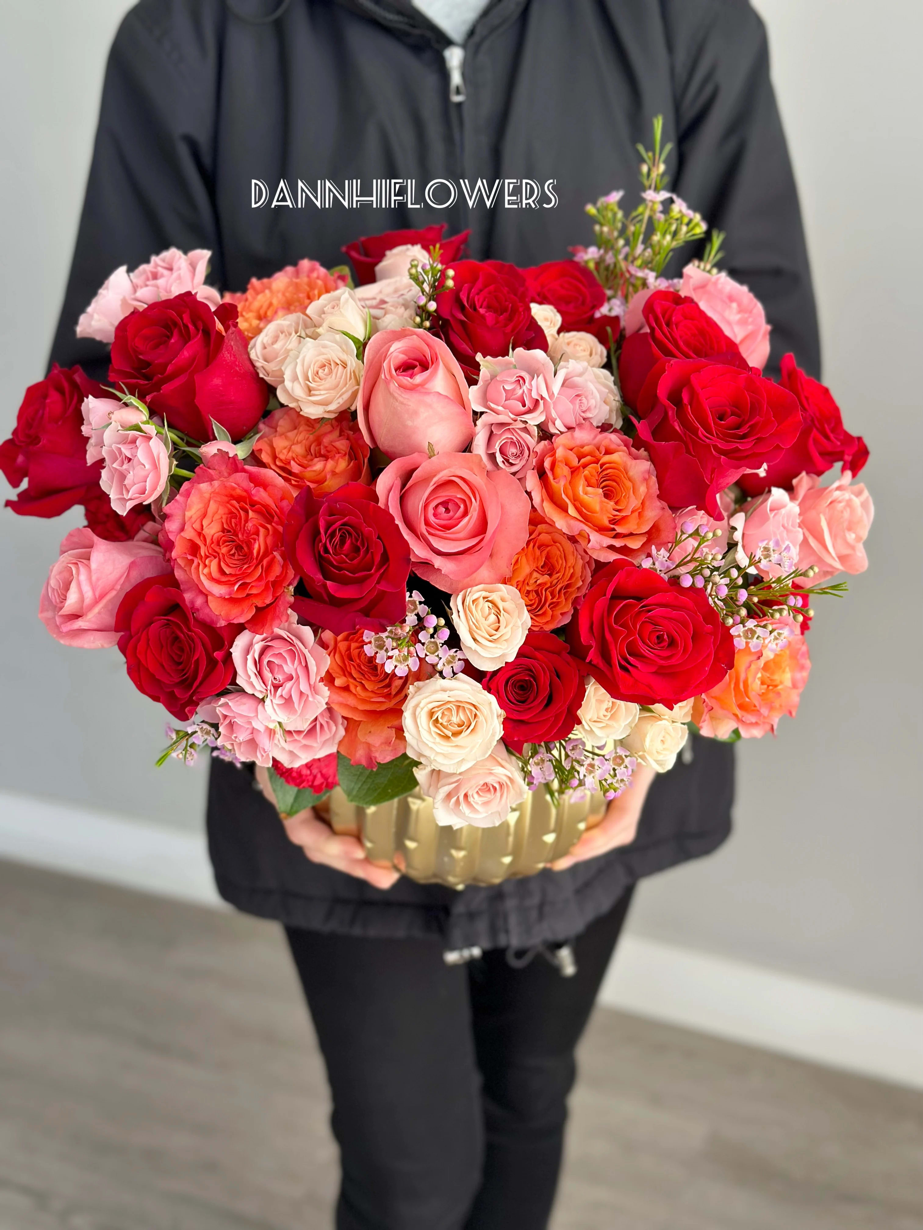 ALL OF ME - At Forage + Floral, every arrangement is one of a kind and styled with your color selection and desired size in mind. Because we always use the freshest blooms we can get our hands on, your final arrangement may not look exactly as pictured due to seasonal availability.  Picture showed at STANDARD size, DELUXE and PREMIUM will be added more blooms.