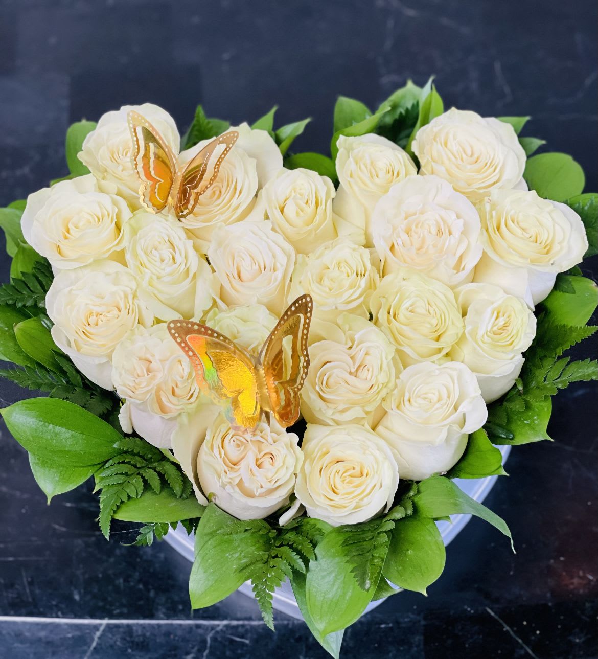 BF-E229 Heartfelt Devotion White BF-E229 Heartfelt Devotion White - Heartfelt Devotion: 20 Premium White Roses in Heart Shape Container The 20 Premium Red Roses Heart Shape Container is the ideal gift to celebrate an anniversary, express your love, or make a grand romantic gesture. It's a timeless and classic expression of love, leaving an indelible impression on the heart of your beloved.
