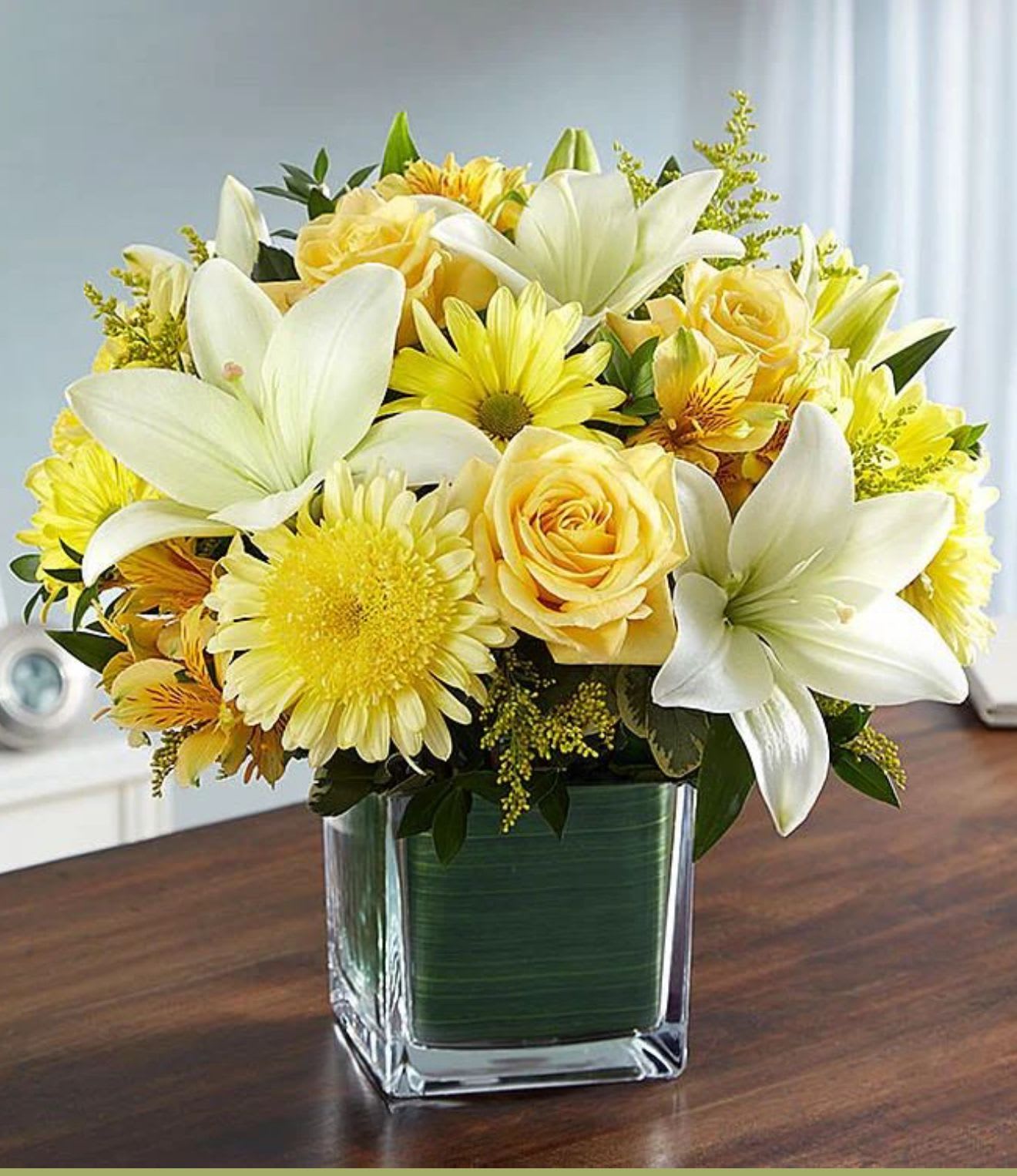 spring day centerpiece spring day centerpiece - A beautiful centerpiece to decorate your table for that special occasion you have planned such as graduation, Mother's Day, Valentine's Day, spring, and any dinner you have planned to make with this beautiful centerpiece will make each guest ask where you bought it.