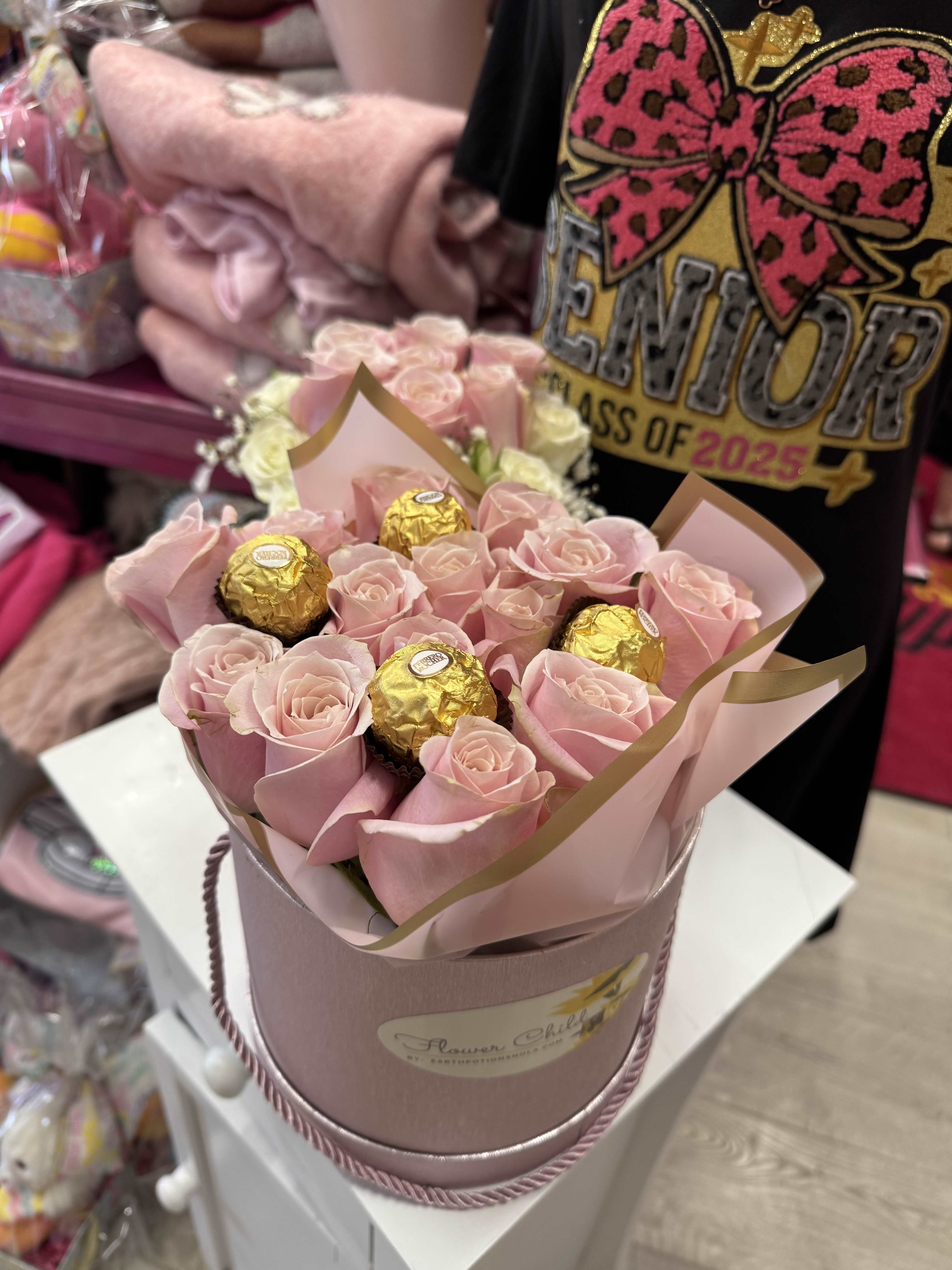 REAL PINK ROSE BOX - 12 Fresh Pink ROSES WITH 4 CHOCOLATES