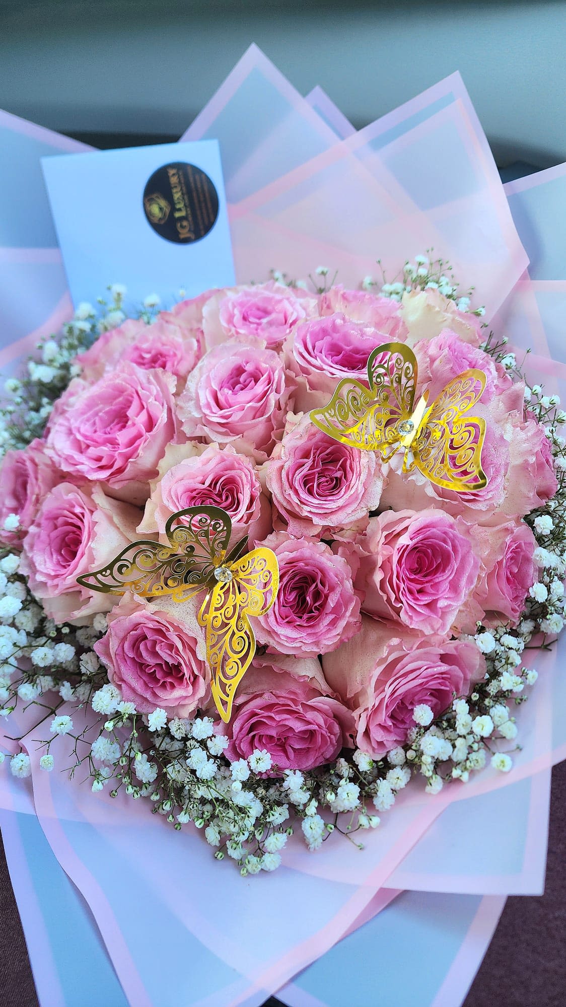 Gratitude - Beautiful premium roses will be the perfect and sweetest gift that will allow you to share your love and gratitude with your loved one.